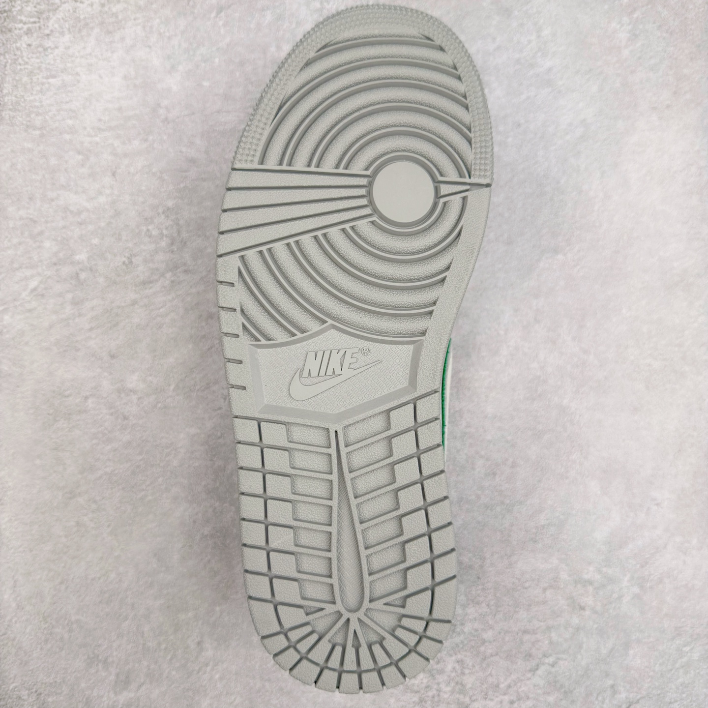 图片[9]-＃K版 Air Jordan AJ1 Low 低帮 IH3369-077 全新流水线出品 DT版本唯一平替选择 市场第二梯队最强版 全部原鞋开发 原楦原纸板开发 全鞋电脑针车 原厂内置全掌气垫 原盒内在原标 唯一Zp原版鞋带绑法 免检产品 全新2022版型 全头层皮料 完美零毛边处理 原厂配置全掌气垫 价格定位良心 几十个配色陆续出货 实拍调校N版已经零色差零失真 百分百还原实物色彩所见即所得 不存在货不对板色差等低级问题 选购参考实物拍摄 不混卖不参货 只用心做好货严格选品 承诺混一赔十 尺码：36 36.5 37.5 38 38.5 39 40 40.5 41 42 42.5 43 44 44.5 45-选品中心