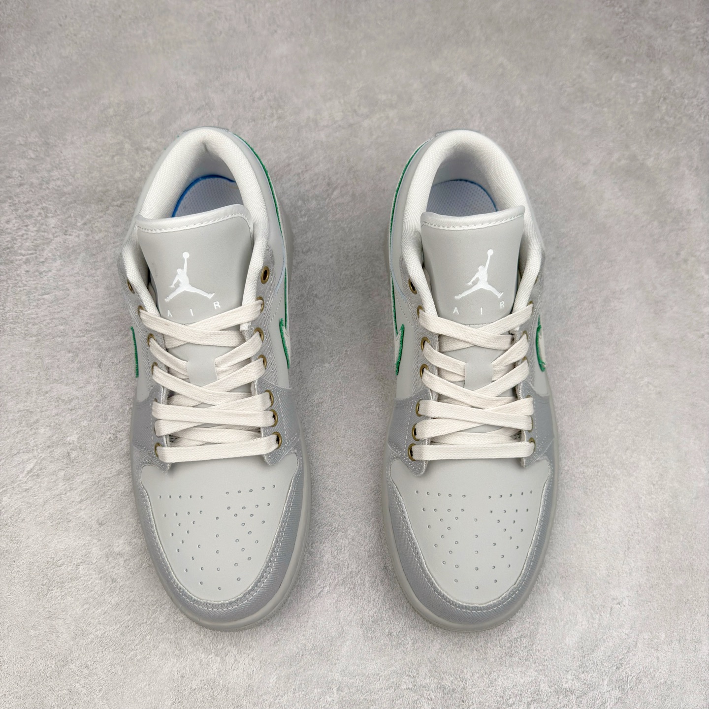 图片[2]-＃K版 Air Jordan AJ1 Low 低帮 IH3369-077 全新流水线出品 DT版本唯一平替选择 市场第二梯队最强版 全部原鞋开发 原楦原纸板开发 全鞋电脑针车 原厂内置全掌气垫 原盒内在原标 唯一Zp原版鞋带绑法 免检产品 全新2022版型 全头层皮料 完美零毛边处理 原厂配置全掌气垫 价格定位良心 几十个配色陆续出货 实拍调校N版已经零色差零失真 百分百还原实物色彩所见即所得 不存在货不对板色差等低级问题 选购参考实物拍摄 不混卖不参货 只用心做好货严格选品 承诺混一赔十 尺码：36 36.5 37.5 38 38.5 39 40 40.5 41 42 42.5 43 44 44.5 45-选品中心