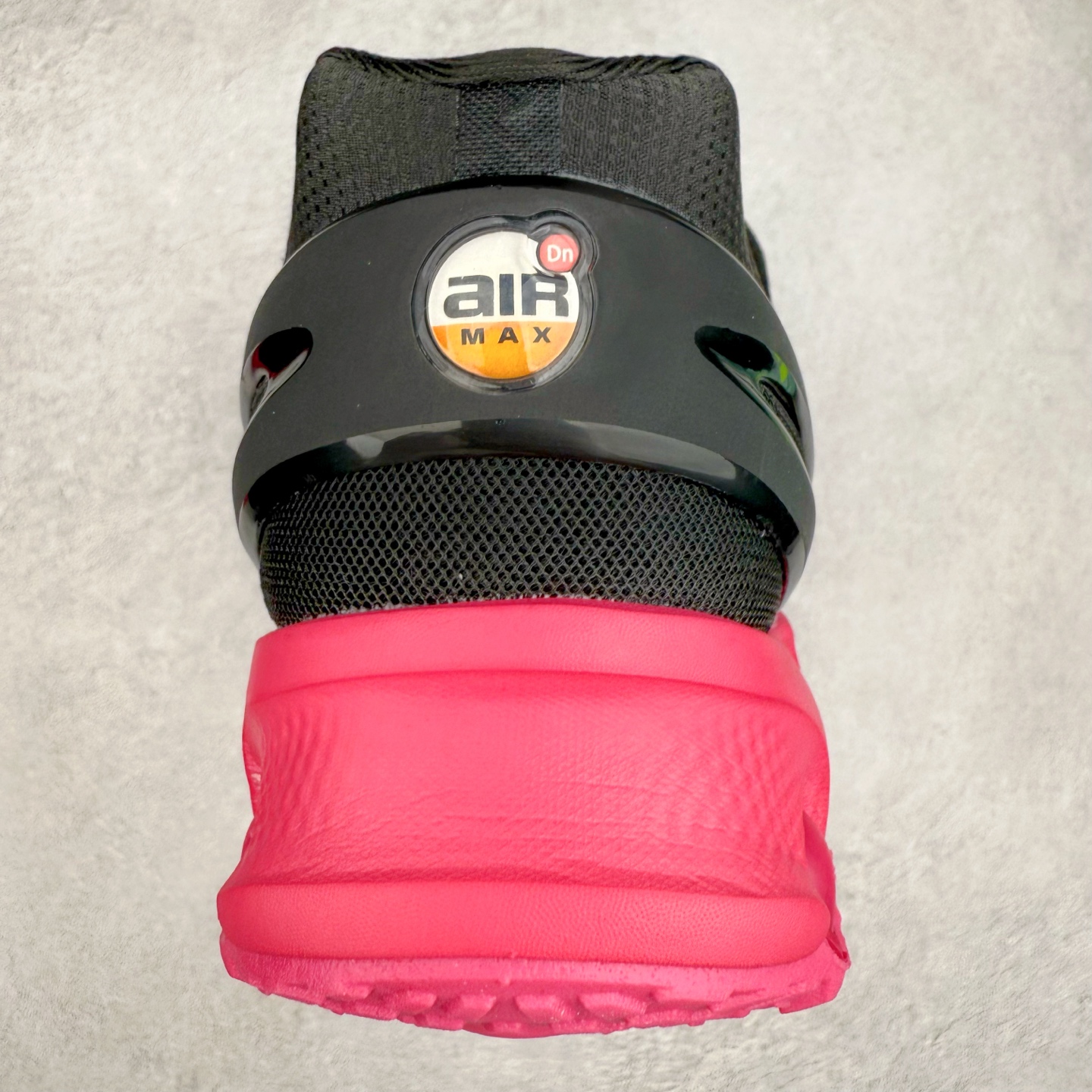 图片[8]-NK Air Max DN8 全掌科技气垫缓震运动跑鞋 FQ7860-019 DN8的核心亮点在于其八腔气垫结构 根据不同部位设定的气压值专为行走设计 提供卓越的舒适感 鞋面的设计让人联想到上世纪90年代末至2000年代初的多款Air Max 中底上系列圆形孔洞引发了热议 不少人将其与竞争品牌的缓震技术进行比较 例如K-SWISS 2010年代初推出的Tubes技 及以多孔鞋底闻名的品牌 尺码：36 36.5 37.5 38 38.5 39 40 40.5 41 42 42.5 43 44 44.5 45-选品中心