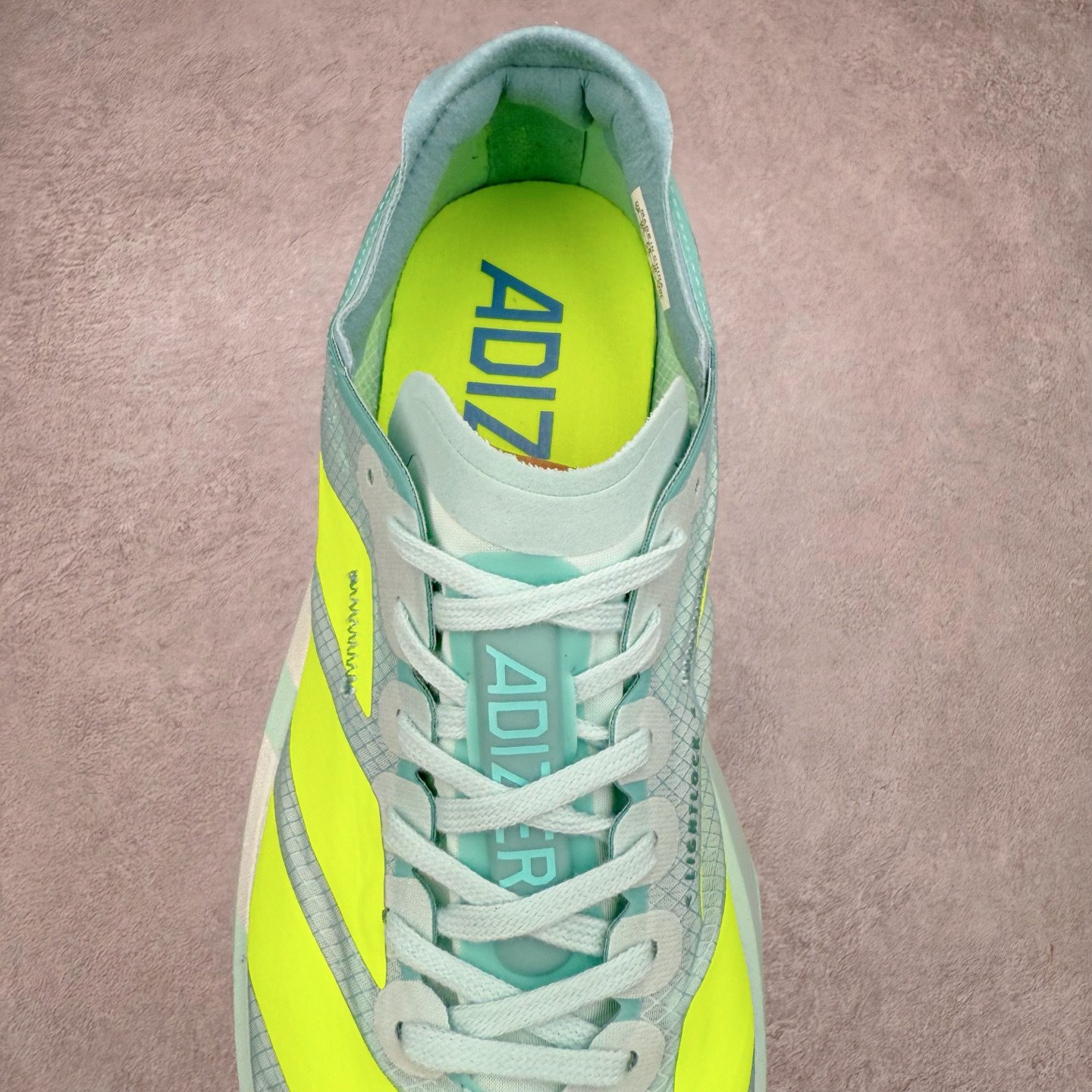 图片[5]-AD Adizero Adios Pro 4 马拉松竞速专业跑鞋 JR1252 CELERMESH针织网面非常轻薄 纤维间的缝隙很大 可以保证跑步时的透气、排汗效果 鞋舌直接与两侧的内衬和鞋底连接在一起 在跑步过程中不会被鞋舌的左右移动所困扰 在标准鞋带孔的基础上再拓宽一组鞋带孔 适合不同脚型的需求 突破性 EnergyRods 技术，有助于跑者实现更好的成绩 中底独特的LIGHTSTRIKE PRO泡棉材质 微弹感觉在跑步过程中给予了良好的支撑体验 对于顶级精英和高水平进阶跑者来说 ADIOS PRO是一双值得信赖的竞速比赛用鞋 尺码：36 36.5 37.5 38 38.5 39 40 40.5 41 42 42.5 43 44 44.5 45-选品中心