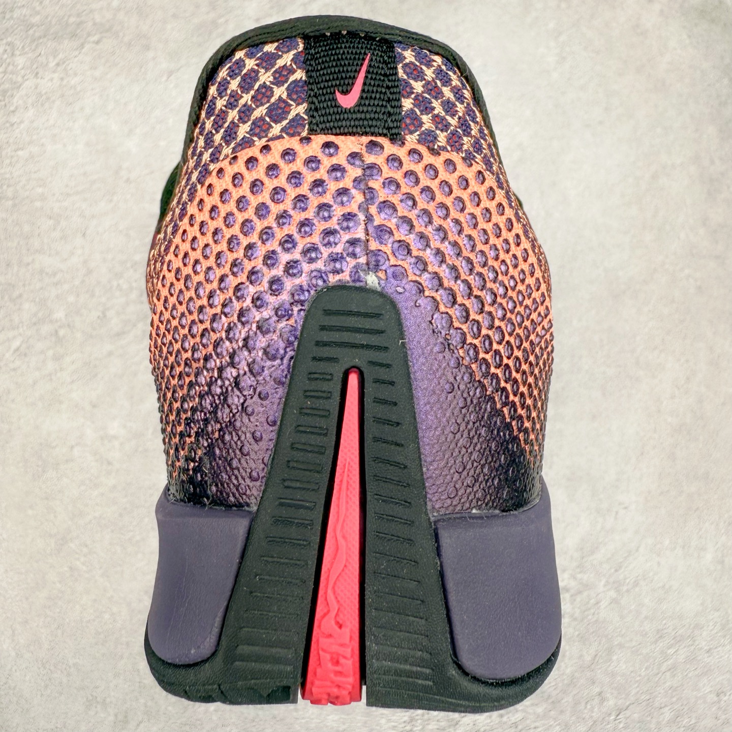 图片[8]-NK G.T. Cut Street EP GT4代实战篮球鞋 HF0230-200 该鞋款采用出众回弹设计 为切入、转向和移步篮筐提供出色的能量回馈 回弹性能带来弹力充沛的迈步体验 助你爆发疾速 全掌型 ZoomX 泡绵 缔造弹力出众的轻盈迈步体验 助你在比赛升温时能够急速快攻 驰骋全场 鞋面绳线与鞋带相结合 有助稳固前足 后跟搭配加垫鞋口 为脚踝营造舒适稳固感受 全掌型 ZoomX 泡绵 能够带来出众的能量回馈 前足外侧采用精巧塑料覆面 在瞬间爆发时提供稳固脚感 尺码：39 40 40.5 41 42 42.5 43 44 44.5 45 46-选品中心