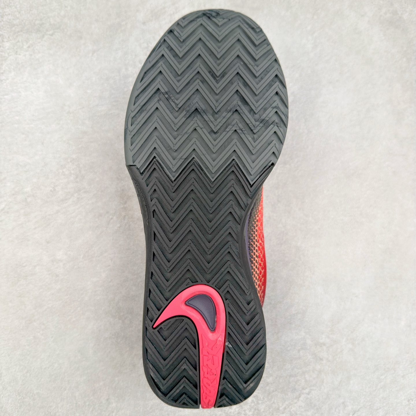 图片[9]-NK G.T. Cut Street EP GT4代实战篮球鞋 HF0230-200 该鞋款采用出众回弹设计 为切入、转向和移步篮筐提供出色的能量回馈 回弹性能带来弹力充沛的迈步体验 助你爆发疾速 全掌型 ZoomX 泡绵 缔造弹力出众的轻盈迈步体验 助你在比赛升温时能够急速快攻 驰骋全场 鞋面绳线与鞋带相结合 有助稳固前足 后跟搭配加垫鞋口 为脚踝营造舒适稳固感受 全掌型 ZoomX 泡绵 能够带来出众的能量回馈 前足外侧采用精巧塑料覆面 在瞬间爆发时提供稳固脚感 尺码：39 40 40.5 41 42 42.5 43 44 44.5 45 46-选品中心