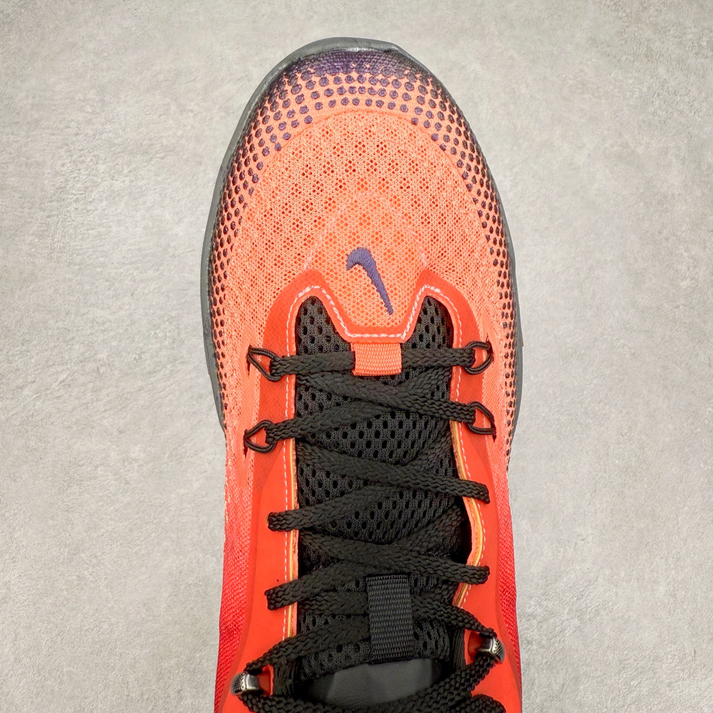 图片[4]-NK G.T. Cut Street EP GT4代实战篮球鞋 HF0230-200 该鞋款采用出众回弹设计 为切入、转向和移步篮筐提供出色的能量回馈 回弹性能带来弹力充沛的迈步体验 助你爆发疾速 全掌型 ZoomX 泡绵 缔造弹力出众的轻盈迈步体验 助你在比赛升温时能够急速快攻 驰骋全场 鞋面绳线与鞋带相结合 有助稳固前足 后跟搭配加垫鞋口 为脚踝营造舒适稳固感受 全掌型 ZoomX 泡绵 能够带来出众的能量回馈 前足外侧采用精巧塑料覆面 在瞬间爆发时提供稳固脚感 尺码：39 40 40.5 41 42 42.5 43 44 44.5 45 46-选品中心