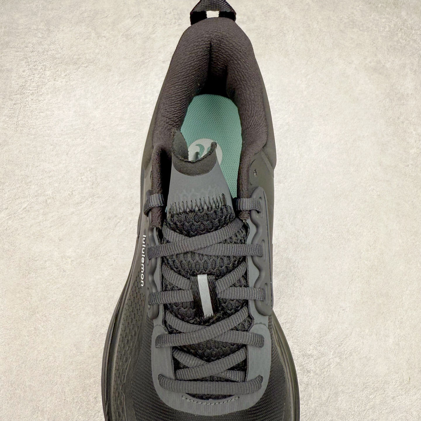 图片[5]-＃PK4.0 lululemon blissfeel trail 露露乐檬舒适柔软防滑耐磨低帮越野跑步鞋 将运动性能融入经典休闲鞋中，中底提供出色缓震，并贴合足部曲线，带来全天候的舒适感。鞋面采用两种材质拼接，且前半部分采用热熔压胶处理，无任何缝线，保留了鞋身整体性。模制泡沫的鞋垫带来上乘的脚感，在平日休闲穿着时不会磨脚，也能提供轻质软弹的效果。25年来，lululemon一直秉持“感受为先”的设计理念，并相信更好的感受带来更好的表现。此次男鞋的设计亦是如此。投入多年研究，针对男性在不同运动场景中的脚步形态设计了不同鞋履款式。同时，还进行了生物力学与形态学研究，为“他”带来更好的贴合度和感受。尺码：36 36.5 37.5 38 38.5 39 40 40.5 41 42 42.5 43 44-选品中心