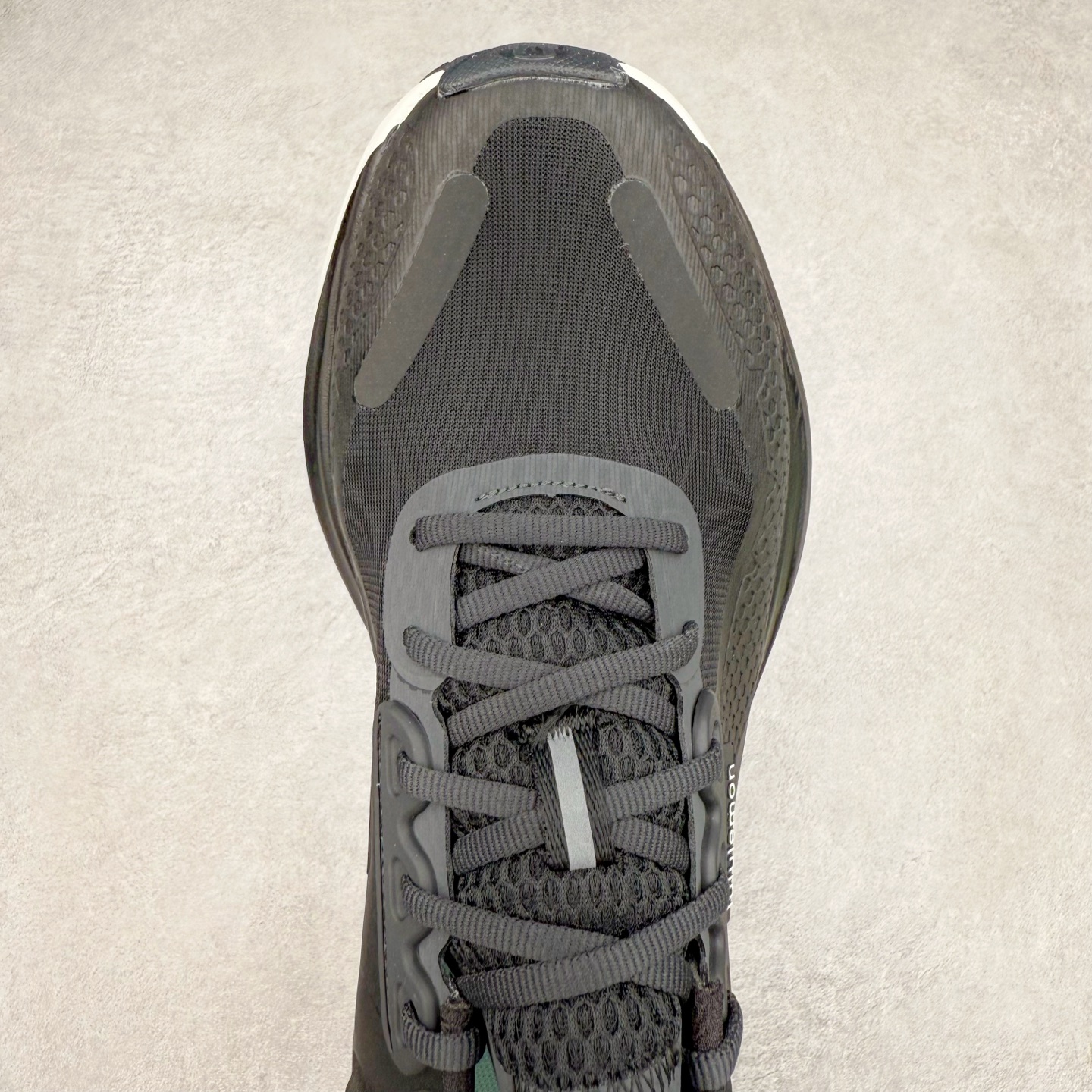 图片[4]-＃PK4.0 lululemon blissfeel trail 露露乐檬舒适柔软防滑耐磨低帮越野跑步鞋 将运动性能融入经典休闲鞋中，中底提供出色缓震，并贴合足部曲线，带来全天候的舒适感。鞋面采用两种材质拼接，且前半部分采用热熔压胶处理，无任何缝线，保留了鞋身整体性。模制泡沫的鞋垫带来上乘的脚感，在平日休闲穿着时不会磨脚，也能提供轻质软弹的效果。25年来，lululemon一直秉持“感受为先”的设计理念，并相信更好的感受带来更好的表现。此次男鞋的设计亦是如此。投入多年研究，针对男性在不同运动场景中的脚步形态设计了不同鞋履款式。同时，还进行了生物力学与形态学研究，为“他”带来更好的贴合度和感受。尺码：36 36.5 37.5 38 38.5 39 40 40.5 41 42 42.5 43 44-选品中心