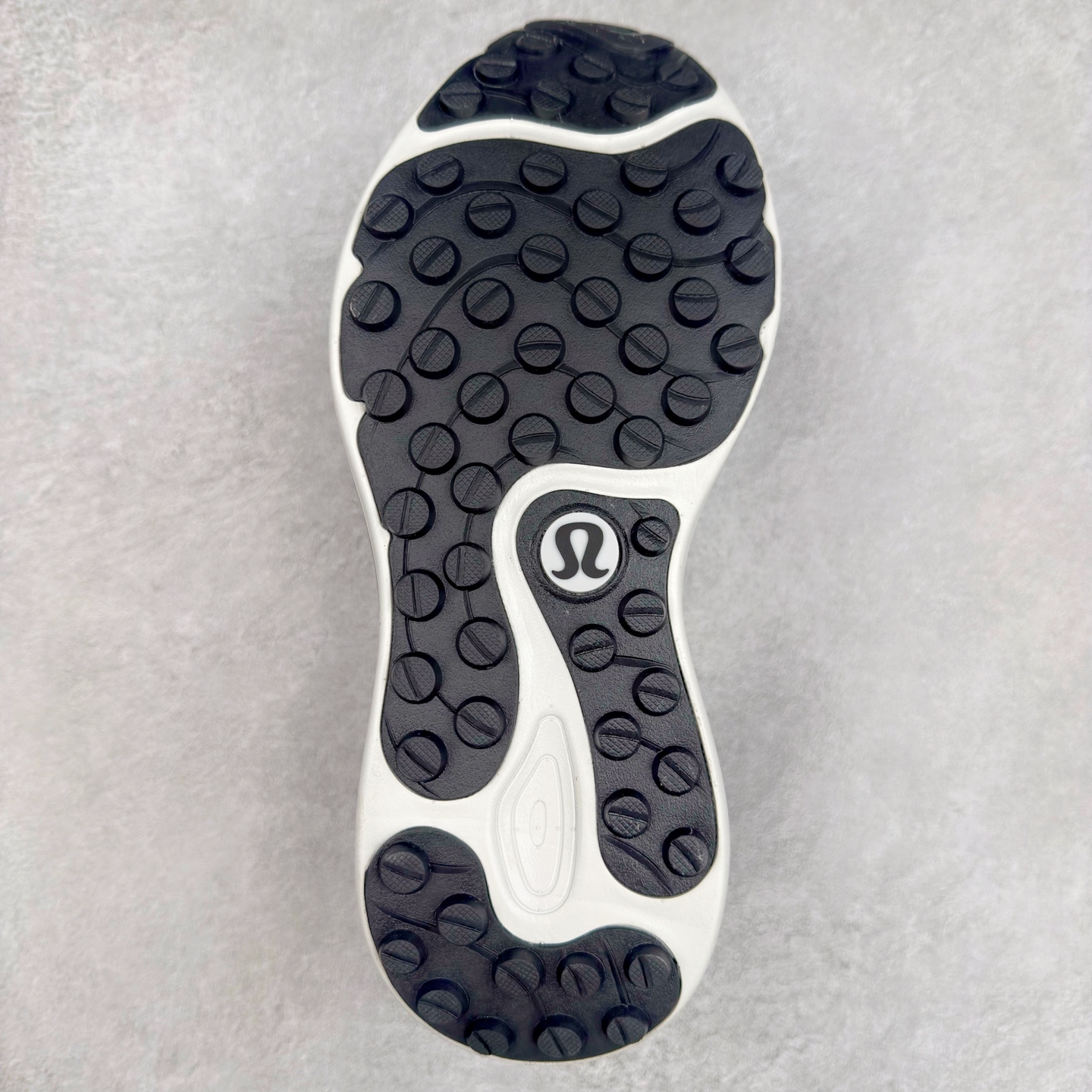 图片[9]-＃PK4.0 lululemon blissfeel trail 露露乐檬舒适柔软防滑耐磨低帮越野跑步鞋 将运动性能融入经典休闲鞋中，中底提供出色缓震，并贴合足部曲线，带来全天候的舒适感。鞋面采用两种材质拼接，且前半部分采用热熔压胶处理，无任何缝线，保留了鞋身整体性。模制泡沫的鞋垫带来上乘的脚感，在平日休闲穿着时不会磨脚，也能提供轻质软弹的效果。25年来，lululemon一直秉持“感受为先”的设计理念，并相信更好的感受带来更好的表现。此次男鞋的设计亦是如此。投入多年研究，针对男性在不同运动场景中的脚步形态设计了不同鞋履款式。同时，还进行了生物力学与形态学研究，为“他”带来更好的贴合度和感受。尺码：36 36.5 37.5 38 38.5 39 40 40.5 41 42 42.5 43 44-选品中心