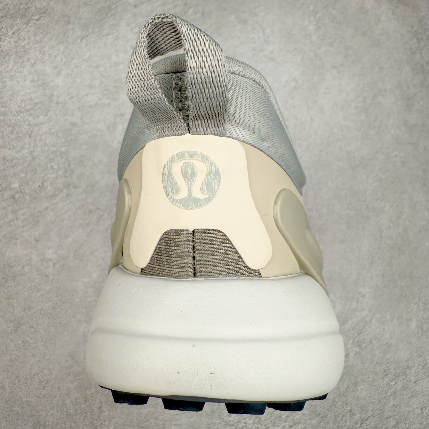 图片[8]-＃PK4.0 lululemon blissfeel trail 露露乐檬舒适柔软防滑耐磨低帮越野跑步鞋 将运动性能融入经典休闲鞋中，中底提供出色缓震，并贴合足部曲线，带来全天候的舒适感。鞋面采用两种材质拼接，且前半部分采用热熔压胶处理，无任何缝线，保留了鞋身整体性。模制泡沫的鞋垫带来上乘的脚感，在平日休闲穿着时不会磨脚，也能提供轻质软弹的效果。25年来，lululemon一直秉持“感受为先”的设计理念，并相信更好的感受带来更好的表现。此次男鞋的设计亦是如此。投入多年研究，针对男性在不同运动场景中的脚步形态设计了不同鞋履款式。同时，还进行了生物力学与形态学研究，为“他”带来更好的贴合度和感受。尺码：36 36.5 37.5 38 38.5 39 40 40.5 41 42 42.5 43 44-选品中心