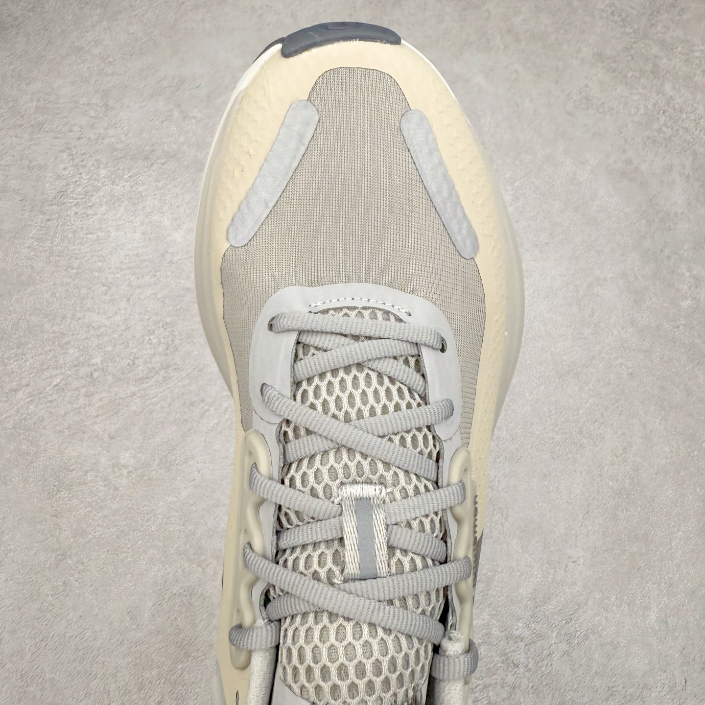 图片[4]-＃PK4.0 lululemon blissfeel trail 露露乐檬舒适柔软防滑耐磨低帮越野跑步鞋 将运动性能融入经典休闲鞋中，中底提供出色缓震，并贴合足部曲线，带来全天候的舒适感。鞋面采用两种材质拼接，且前半部分采用热熔压胶处理，无任何缝线，保留了鞋身整体性。模制泡沫的鞋垫带来上乘的脚感，在平日休闲穿着时不会磨脚，也能提供轻质软弹的效果。25年来，lululemon一直秉持“感受为先”的设计理念，并相信更好的感受带来更好的表现。此次男鞋的设计亦是如此。投入多年研究，针对男性在不同运动场景中的脚步形态设计了不同鞋履款式。同时，还进行了生物力学与形态学研究，为“他”带来更好的贴合度和感受。尺码：36 36.5 37.5 38 38.5 39 40 40.5 41 42 42.5 43 44-选品中心