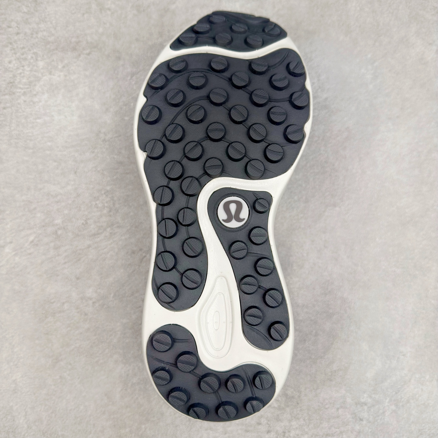 图片[9]-＃PK4.0 lululemon blissfeel trail 露露乐檬舒适柔软防滑耐磨低帮越野跑步鞋 将运动性能融入经典休闲鞋中，中底提供出色缓震，并贴合足部曲线，带来全天候的舒适感。鞋面采用两种材质拼接，且前半部分采用热熔压胶处理，无任何缝线，保留了鞋身整体性。模制泡沫的鞋垫带来上乘的脚感，在平日休闲穿着时不会磨脚，也能提供轻质软弹的效果。25年来，lululemon一直秉持“感受为先”的设计理念，并相信更好的感受带来更好的表现。此次男鞋的设计亦是如此。投入多年研究，针对男性在不同运动场景中的脚步形态设计了不同鞋履款式。同时，还进行了生物力学与形态学研究，为“他”带来更好的贴合度和感受。尺码：36 36.5 37.5 38 38.5 39 40 40.5 41 42 42.5 43 44-选品中心