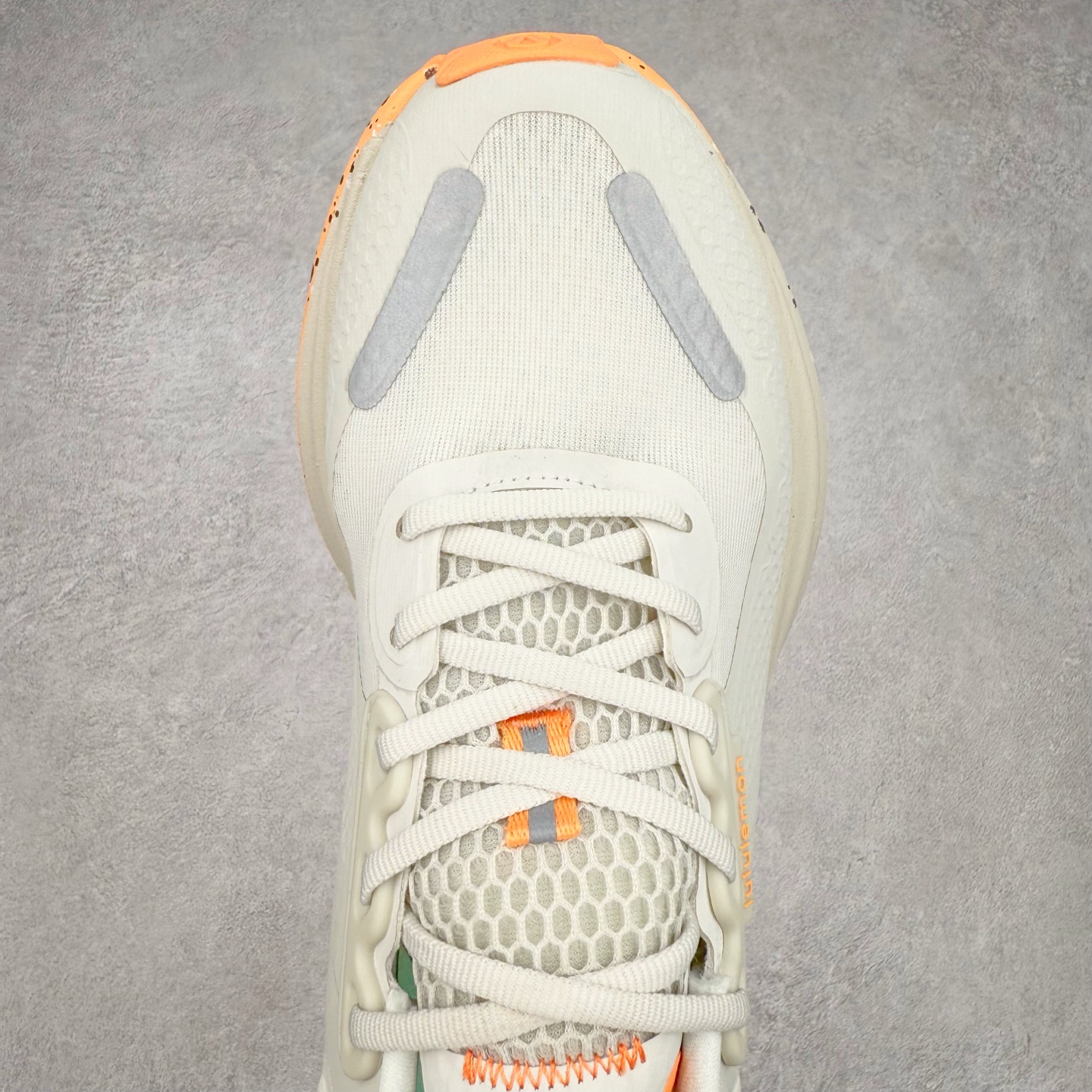 图片[4]-＃PK4.0 lululemon blissfeel trail 露露乐檬舒适柔软防滑耐磨低帮越野跑步鞋 将运动性能融入经典休闲鞋中，中底提供出色缓震，并贴合足部曲线，带来全天候的舒适感。鞋面采用两种材质拼接，且前半部分采用热熔压胶处理，无任何缝线，保留了鞋身整体性。模制泡沫的鞋垫带来上乘的脚感，在平日休闲穿着时不会磨脚，也能提供轻质软弹的效果。25年来，lululemon一直秉持“感受为先”的设计理念，并相信更好的感受带来更好的表现。此次男鞋的设计亦是如此。投入多年研究，针对男性在不同运动场景中的脚步形态设计了不同鞋履款式。同时，还进行了生物力学与形态学研究，为“他”带来更好的贴合度和感受。尺码：36 36.5 37.5 38 38.5 39 40 40.5 41 42 42.5 43 44-选品中心