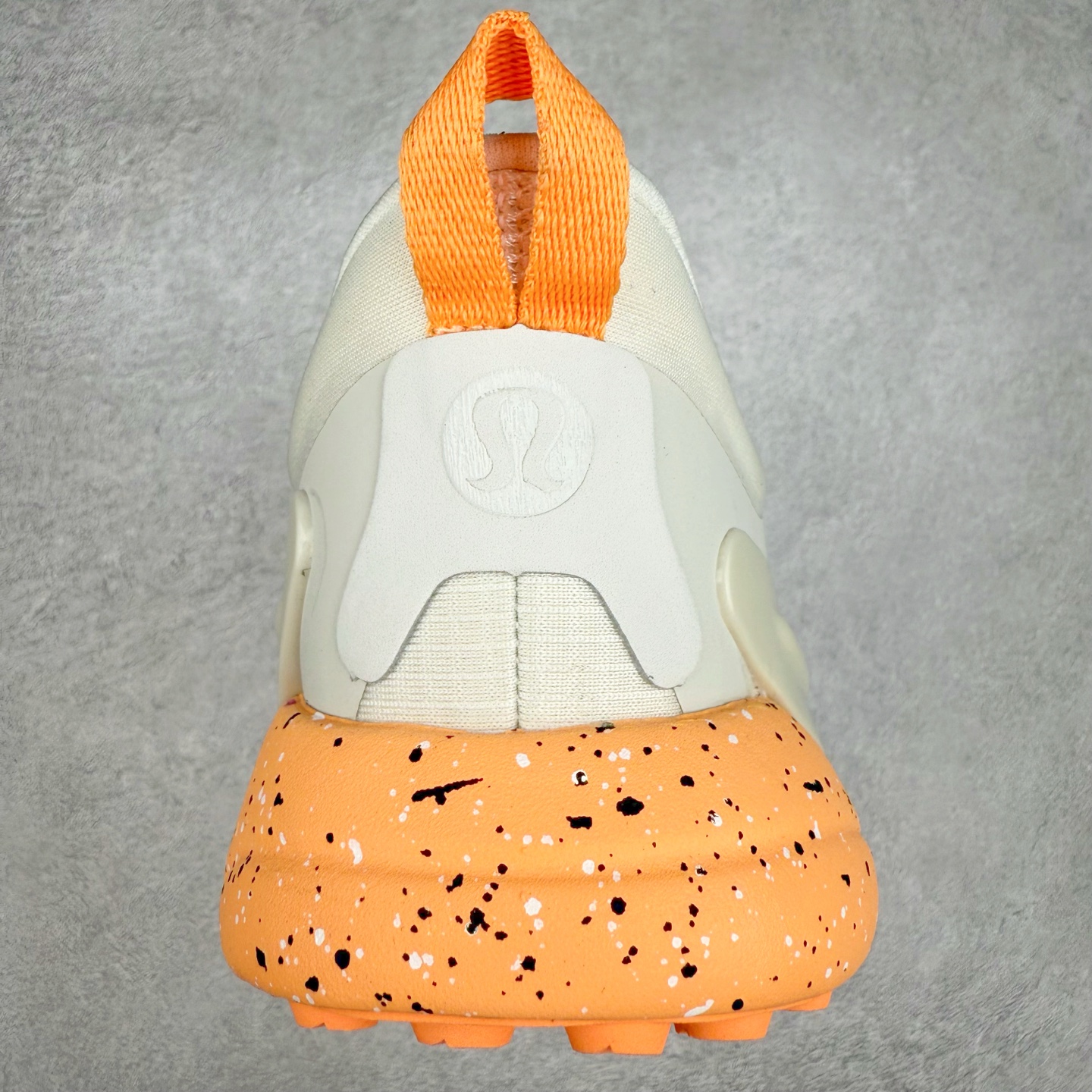 图片[8]-＃PK4.0 lululemon blissfeel trail 露露乐檬舒适柔软防滑耐磨低帮越野跑步鞋 将运动性能融入经典休闲鞋中，中底提供出色缓震，并贴合足部曲线，带来全天候的舒适感。鞋面采用两种材质拼接，且前半部分采用热熔压胶处理，无任何缝线，保留了鞋身整体性。模制泡沫的鞋垫带来上乘的脚感，在平日休闲穿着时不会磨脚，也能提供轻质软弹的效果。25年来，lululemon一直秉持“感受为先”的设计理念，并相信更好的感受带来更好的表现。此次男鞋的设计亦是如此。投入多年研究，针对男性在不同运动场景中的脚步形态设计了不同鞋履款式。同时，还进行了生物力学与形态学研究，为“他”带来更好的贴合度和感受。尺码：36 36.5 37.5 38 38.5 39 40 40.5 41 42 42.5 43 44-选品中心