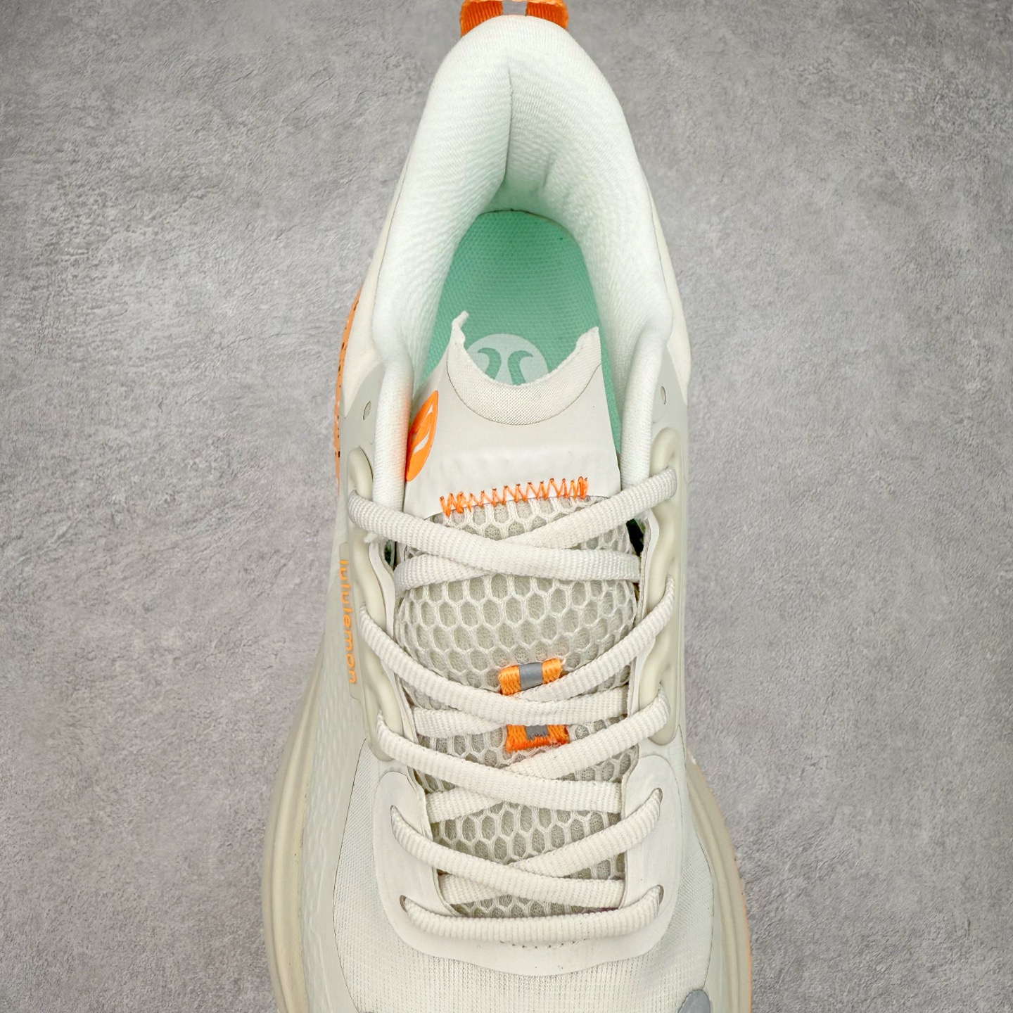 图片[5]-＃PK4.0 lululemon blissfeel trail 露露乐檬舒适柔软防滑耐磨低帮越野跑步鞋 将运动性能融入经典休闲鞋中，中底提供出色缓震，并贴合足部曲线，带来全天候的舒适感。鞋面采用两种材质拼接，且前半部分采用热熔压胶处理，无任何缝线，保留了鞋身整体性。模制泡沫的鞋垫带来上乘的脚感，在平日休闲穿着时不会磨脚，也能提供轻质软弹的效果。25年来，lululemon一直秉持“感受为先”的设计理念，并相信更好的感受带来更好的表现。此次男鞋的设计亦是如此。投入多年研究，针对男性在不同运动场景中的脚步形态设计了不同鞋履款式。同时，还进行了生物力学与形态学研究，为“他”带来更好的贴合度和感受。尺码：36 36.5 37.5 38 38.5 39 40 40.5 41 42 42.5 43 44-选品中心