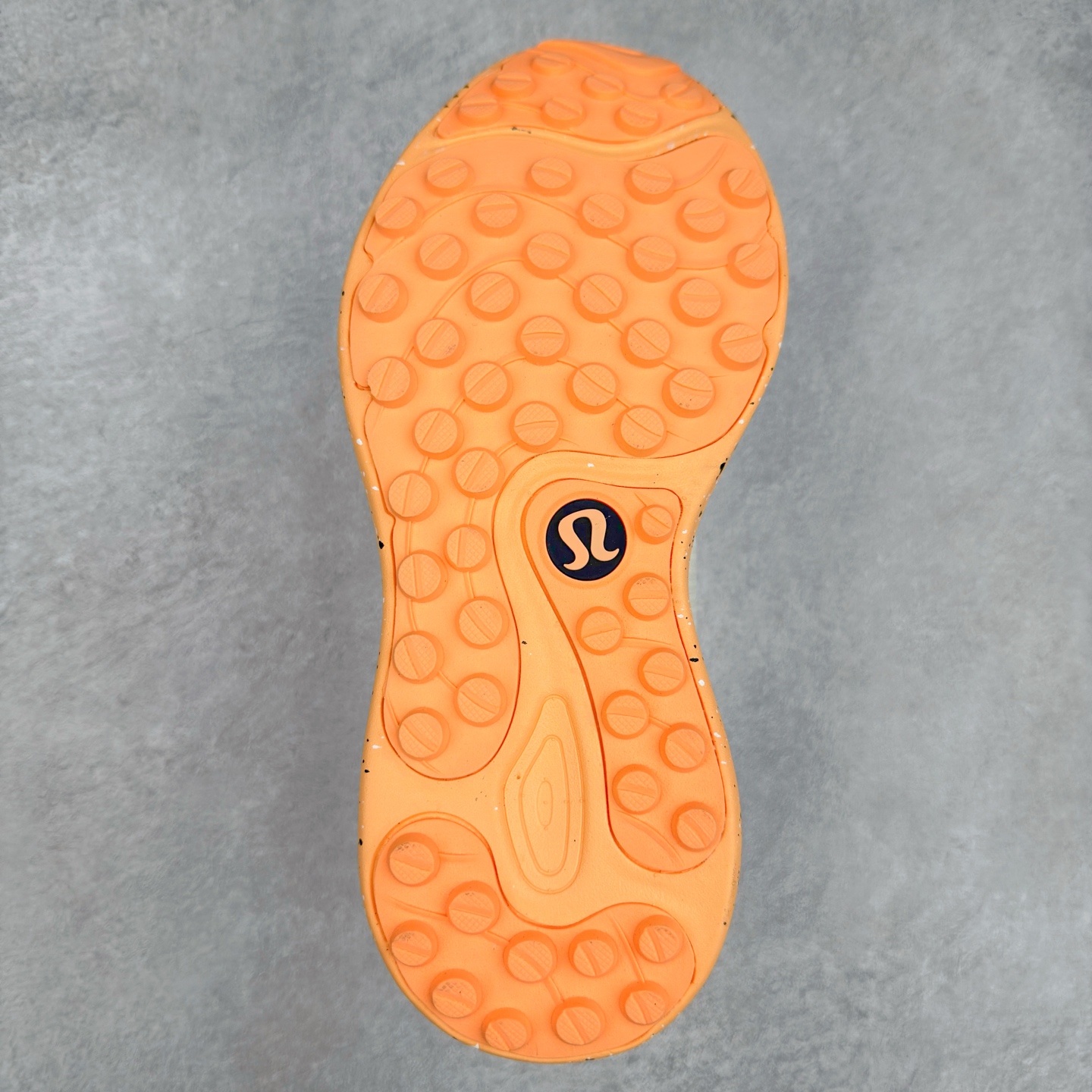 图片[9]-＃PK4.0 lululemon blissfeel trail 露露乐檬舒适柔软防滑耐磨低帮越野跑步鞋 将运动性能融入经典休闲鞋中，中底提供出色缓震，并贴合足部曲线，带来全天候的舒适感。鞋面采用两种材质拼接，且前半部分采用热熔压胶处理，无任何缝线，保留了鞋身整体性。模制泡沫的鞋垫带来上乘的脚感，在平日休闲穿着时不会磨脚，也能提供轻质软弹的效果。25年来，lululemon一直秉持“感受为先”的设计理念，并相信更好的感受带来更好的表现。此次男鞋的设计亦是如此。投入多年研究，针对男性在不同运动场景中的脚步形态设计了不同鞋履款式。同时，还进行了生物力学与形态学研究，为“他”带来更好的贴合度和感受。尺码：36 36.5 37.5 38 38.5 39 40 40.5 41 42 42.5 43 44-选品中心