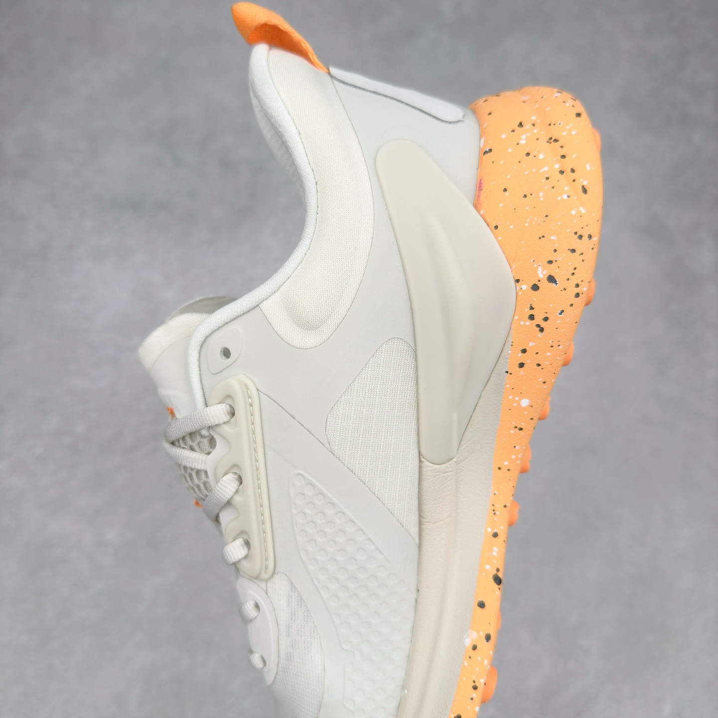 图片[7]-＃PK4.0 lululemon blissfeel trail 露露乐檬舒适柔软防滑耐磨低帮越野跑步鞋 将运动性能融入经典休闲鞋中，中底提供出色缓震，并贴合足部曲线，带来全天候的舒适感。鞋面采用两种材质拼接，且前半部分采用热熔压胶处理，无任何缝线，保留了鞋身整体性。模制泡沫的鞋垫带来上乘的脚感，在平日休闲穿着时不会磨脚，也能提供轻质软弹的效果。25年来，lululemon一直秉持“感受为先”的设计理念，并相信更好的感受带来更好的表现。此次男鞋的设计亦是如此。投入多年研究，针对男性在不同运动场景中的脚步形态设计了不同鞋履款式。同时，还进行了生物力学与形态学研究，为“他”带来更好的贴合度和感受。尺码：36 36.5 37.5 38 38.5 39 40 40.5 41 42 42.5 43 44-选品中心