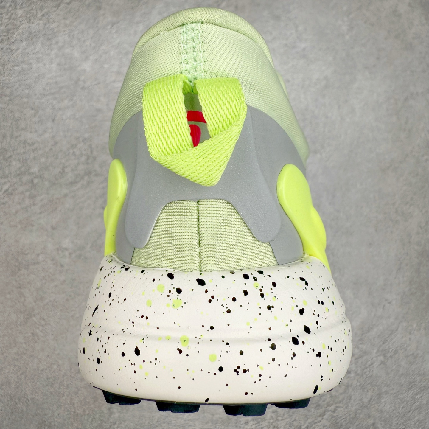 图片[8]-＃PK4.0 lululemon blissfeel trail 露露乐檬舒适柔软防滑耐磨低帮越野跑步鞋 将运动性能融入经典休闲鞋中，中底提供出色缓震，并贴合足部曲线，带来全天候的舒适感。鞋面采用两种材质拼接，且前半部分采用热熔压胶处理，无任何缝线，保留了鞋身整体性。模制泡沫的鞋垫带来上乘的脚感，在平日休闲穿着时不会磨脚，也能提供轻质软弹的效果。25年来，lululemon一直秉持“感受为先”的设计理念，并相信更好的感受带来更好的表现。此次男鞋的设计亦是如此。投入多年研究，针对男性在不同运动场景中的脚步形态设计了不同鞋履款式。同时，还进行了生物力学与形态学研究，为“他”带来更好的贴合度和感受。尺码：36 36.5 37.5 38 38.5 39 40 40.5 41 42 42.5 43 44-选品中心