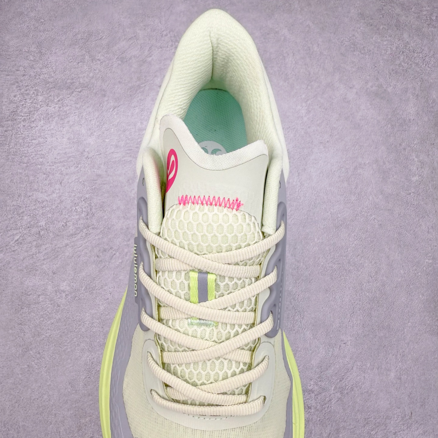 图片[5]-＃PK4.0 lululemon blissfeel trail 露露乐檬舒适柔软防滑耐磨低帮越野跑步鞋 将运动性能融入经典休闲鞋中，中底提供出色缓震，并贴合足部曲线，带来全天候的舒适感。鞋面采用两种材质拼接，且前半部分采用热熔压胶处理，无任何缝线，保留了鞋身整体性。模制泡沫的鞋垫带来上乘的脚感，在平日休闲穿着时不会磨脚，也能提供轻质软弹的效果。25年来，lululemon一直秉持“感受为先”的设计理念，并相信更好的感受带来更好的表现。此次男鞋的设计亦是如此。投入多年研究，针对男性在不同运动场景中的脚步形态设计了不同鞋履款式。同时，还进行了生物力学与形态学研究，为“他”带来更好的贴合度和感受。尺码：36 36.5 37.5 38 38.5 39 40 40.5 41 42 42.5 43 44-选品中心