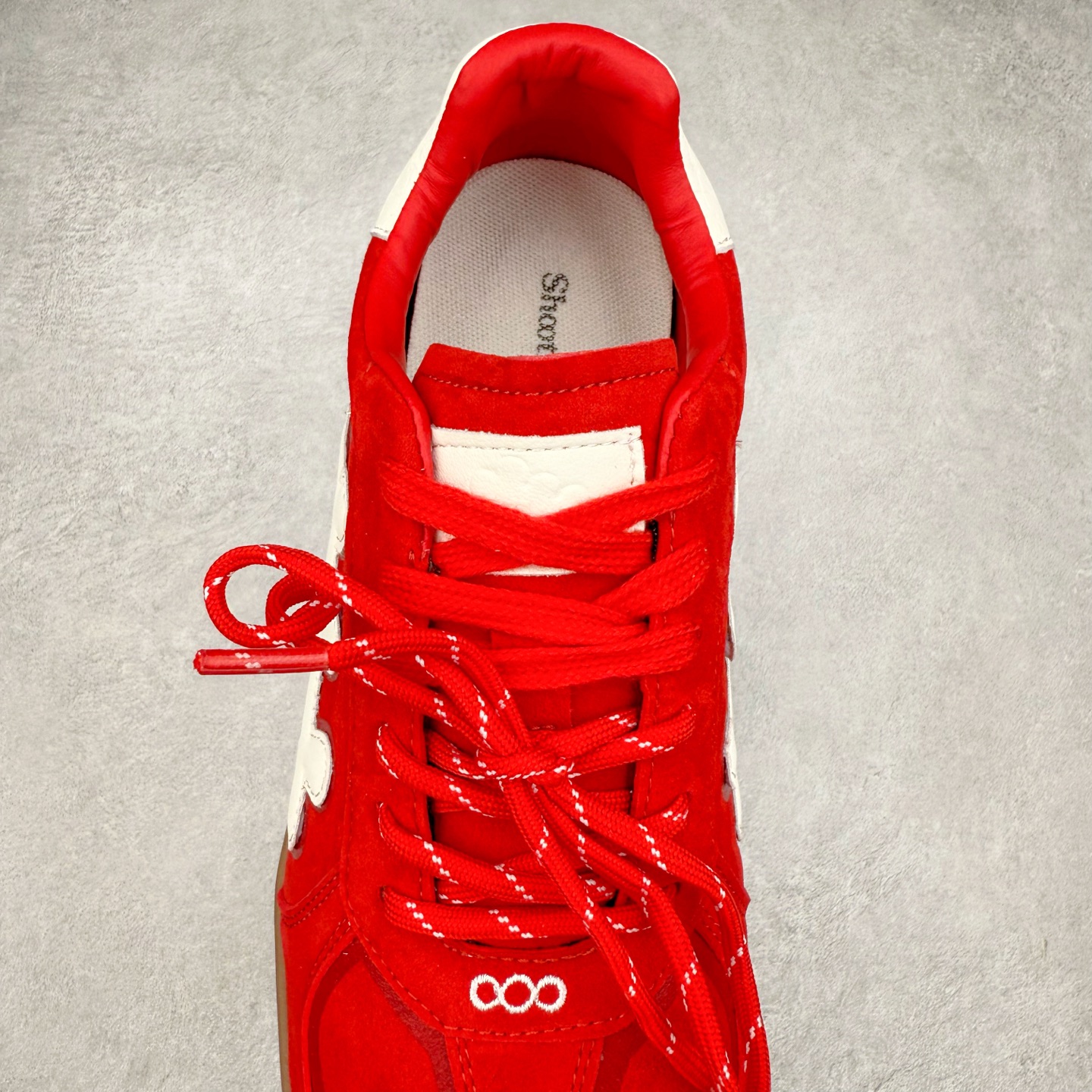 图片[5]-SHOOT BRAND｜通勤鞋柜里必备的一双灰色德训 重塑系列一号德训鞋，是SHOOT BRAND 全新推出的鞋款,在复古经典的T型鞋流行趋势中汲取灵感，以T型鞋为设计蓝本，融入品牌梅花三弄标识设计 鞋头全新品牌logo30刺绣设计，搭配鞋尾满印品牌logo细节,鞋头和鞋身部位采用立体厚板印花工艺,增强整体的复古之感 复古的主体基调,在标志性的梅花三弄logo中增添立体厚板印花垫片的设计细节 3cm增高，轻量化鞋底设计，脚感柔软舒适 鞋底整体做了防滑处理，带来耐磨性与稳定性 尺码：35-44-选品中心