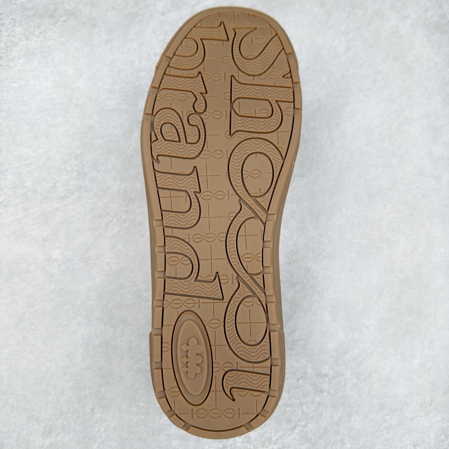 图片[9]-SHOOT BRAND｜通勤鞋柜里必备的一双灰色德训 重塑系列一号德训鞋，是SHOOT BRAND 全新推出的鞋款,在复古经典的T型鞋流行趋势中汲取灵感，以T型鞋为设计蓝本，融入品牌梅花三弄标识设计 鞋头全新品牌logo30刺绣设计，搭配鞋尾满印品牌logo细节,鞋头和鞋身部位采用立体厚板印花工艺,增强整体的复古之感 复古的主体基调,在标志性的梅花三弄logo中增添立体厚板印花垫片的设计细节 3cm增高，轻量化鞋底设计，脚感柔软舒适 鞋底整体做了防滑处理，带来耐磨性与稳定性 尺码：35-44-选品中心