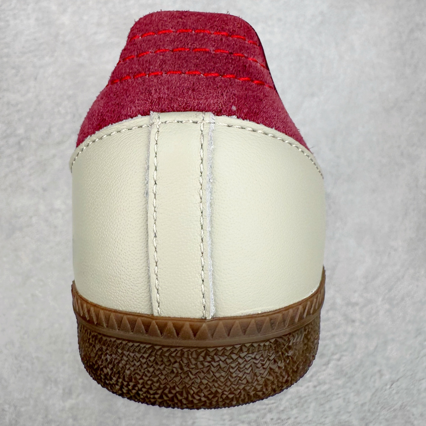 图片[8]-AD Original Samba OG 复古经典轻便板鞋 ID1482 这款桑巴鞋展示了高质量的工艺 带有装饰的超锁缝制和无缝的手感 柔软、柔软的皮革造型和标志性的3条纹完成了精致的外观 正规合身鞋带 鞋面上有绒面鞋垫 橡胶鞋底 享受正畸套筒软感 自50年代首次亮相以来就一直在赢得粉丝的青睐 尺码：36 36.5 37.5 38 38.5 39 40 40.5 41 42 42.5 43 44 44.5 45-选品中心