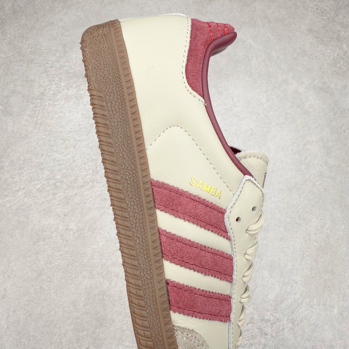 图片[6]-AD Original Samba OG 复古经典轻便板鞋 ID1482 这款桑巴鞋展示了高质量的工艺 带有装饰的超锁缝制和无缝的手感 柔软、柔软的皮革造型和标志性的3条纹完成了精致的外观 正规合身鞋带 鞋面上有绒面鞋垫 橡胶鞋底 享受正畸套筒软感 自50年代首次亮相以来就一直在赢得粉丝的青睐 尺码：36 36.5 37.5 38 38.5 39 40 40.5 41 42 42.5 43 44 44.5 45-选品中心