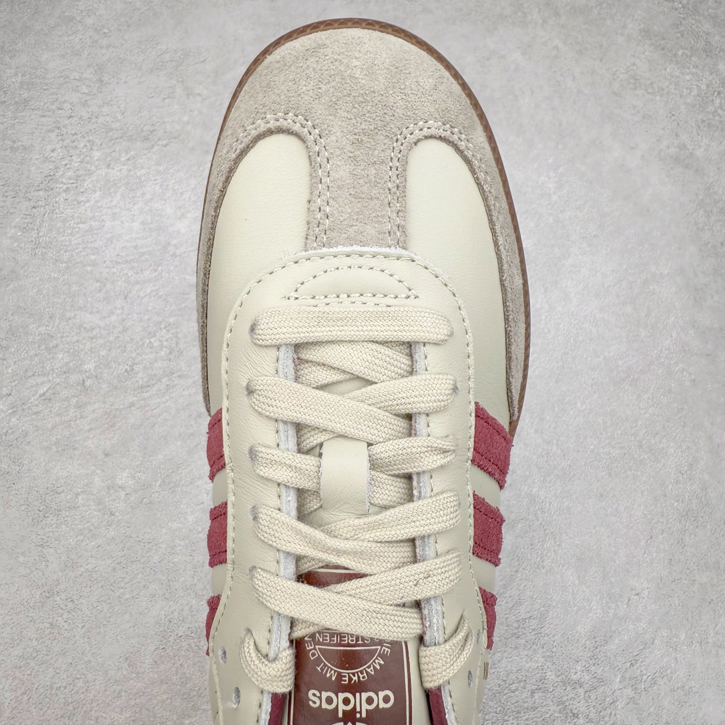 图片[4]-AD Original Samba OG 复古经典轻便板鞋 ID1482 这款桑巴鞋展示了高质量的工艺 带有装饰的超锁缝制和无缝的手感 柔软、柔软的皮革造型和标志性的3条纹完成了精致的外观 正规合身鞋带 鞋面上有绒面鞋垫 橡胶鞋底 享受正畸套筒软感 自50年代首次亮相以来就一直在赢得粉丝的青睐 尺码：36 36.5 37.5 38 38.5 39 40 40.5 41 42 42.5 43 44 44.5 45-选品中心