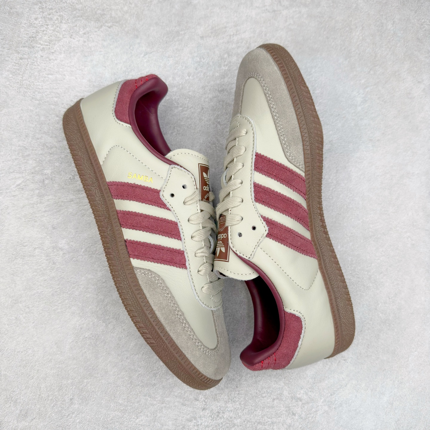 图片[3]-AD Original Samba OG 复古经典轻便板鞋 ID1482 这款桑巴鞋展示了高质量的工艺 带有装饰的超锁缝制和无缝的手感 柔软、柔软的皮革造型和标志性的3条纹完成了精致的外观 正规合身鞋带 鞋面上有绒面鞋垫 橡胶鞋底 享受正畸套筒软感 自50年代首次亮相以来就一直在赢得粉丝的青睐 尺码：36 36.5 37.5 38 38.5 39 40 40.5 41 42 42.5 43 44 44.5 45-选品中心