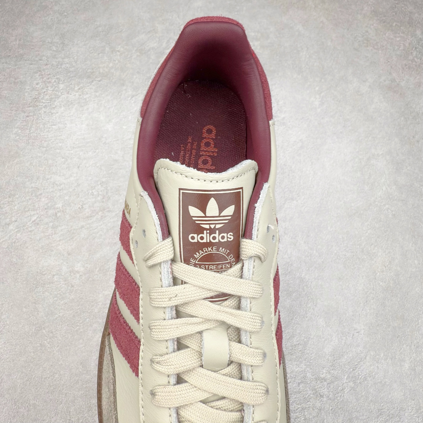 图片[5]-AD Original Samba OG 复古经典轻便板鞋 ID1482 这款桑巴鞋展示了高质量的工艺 带有装饰的超锁缝制和无缝的手感 柔软、柔软的皮革造型和标志性的3条纹完成了精致的外观 正规合身鞋带 鞋面上有绒面鞋垫 橡胶鞋底 享受正畸套筒软感 自50年代首次亮相以来就一直在赢得粉丝的青睐 尺码：36 36.5 37.5 38 38.5 39 40 40.5 41 42 42.5 43 44 44.5 45-选品中心