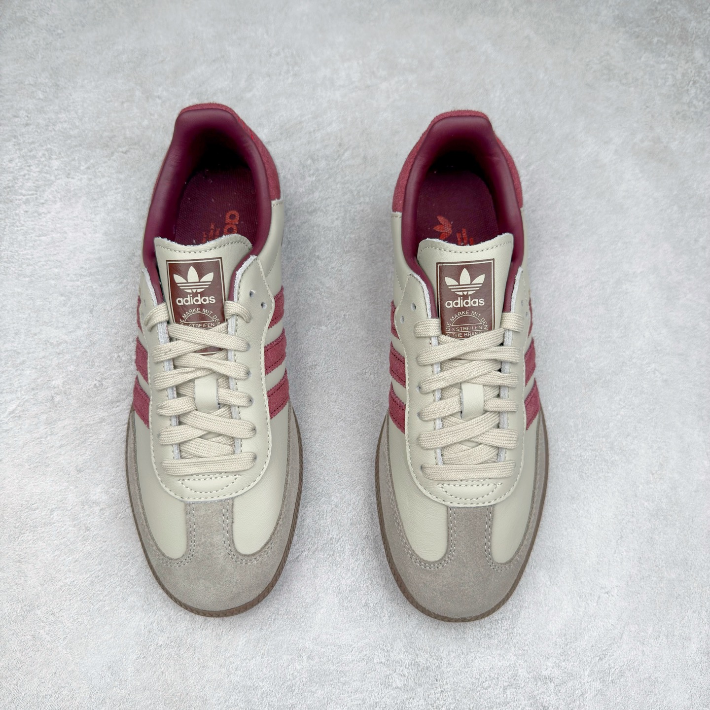 图片[2]-AD Original Samba OG 复古经典轻便板鞋 ID1482 这款桑巴鞋展示了高质量的工艺 带有装饰的超锁缝制和无缝的手感 柔软、柔软的皮革造型和标志性的3条纹完成了精致的外观 正规合身鞋带 鞋面上有绒面鞋垫 橡胶鞋底 享受正畸套筒软感 自50年代首次亮相以来就一直在赢得粉丝的青睐 尺码：36 36.5 37.5 38 38.5 39 40 40.5 41 42 42.5 43 44 44.5 45-选品中心