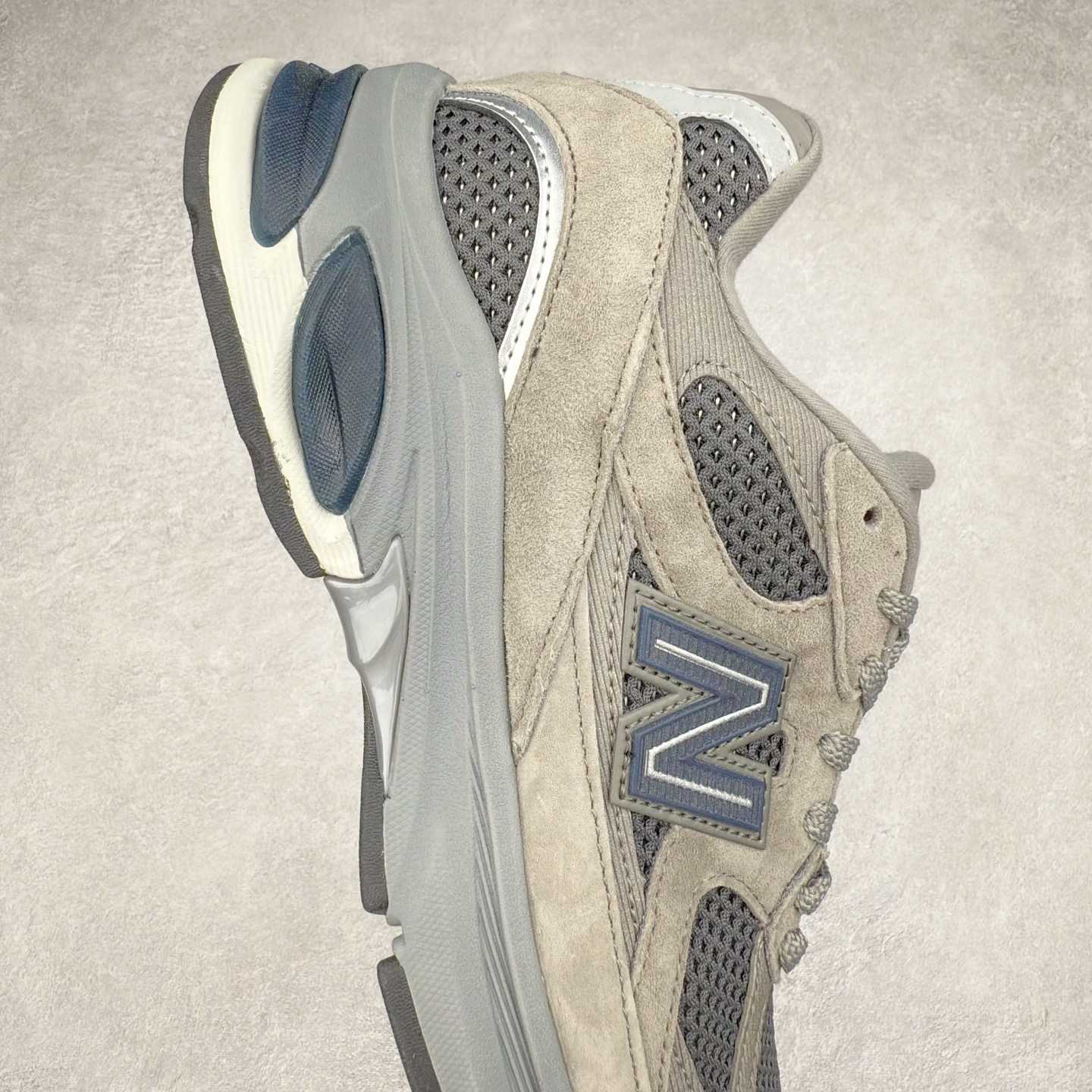 图片[6]-New Balance NB2010系列新百伦经典复古休闲运动板鞋 以ENCAP中底配以升级版 N-ERGY缓震物料 鞋面则采用特色的柔软麂皮搭以NewBalance经典的尼龙网布 低调中还原跑鞋本真 更年轻化的设计理念与材质 让新世代青年得以用全新视角体验经典鞋款的传奇魅力 货号：U2010NB13731 尺码：36 37 37.5 38 38.5 39.5 40 40.5 41.5 42 42.5 43 44 45 46-选品中心