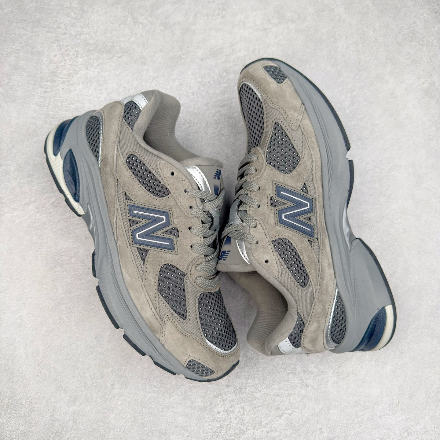 图片[3]-New Balance NB2010系列新百伦经典复古休闲运动板鞋 以ENCAP中底配以升级版 N-ERGY缓震物料 鞋面则采用特色的柔软麂皮搭以NewBalance经典的尼龙网布 低调中还原跑鞋本真 更年轻化的设计理念与材质 让新世代青年得以用全新视角体验经典鞋款的传奇魅力 货号：U2010NB13731 尺码：36 37 37.5 38 38.5 39.5 40 40.5 41.5 42 42.5 43 44 45 46-选品中心