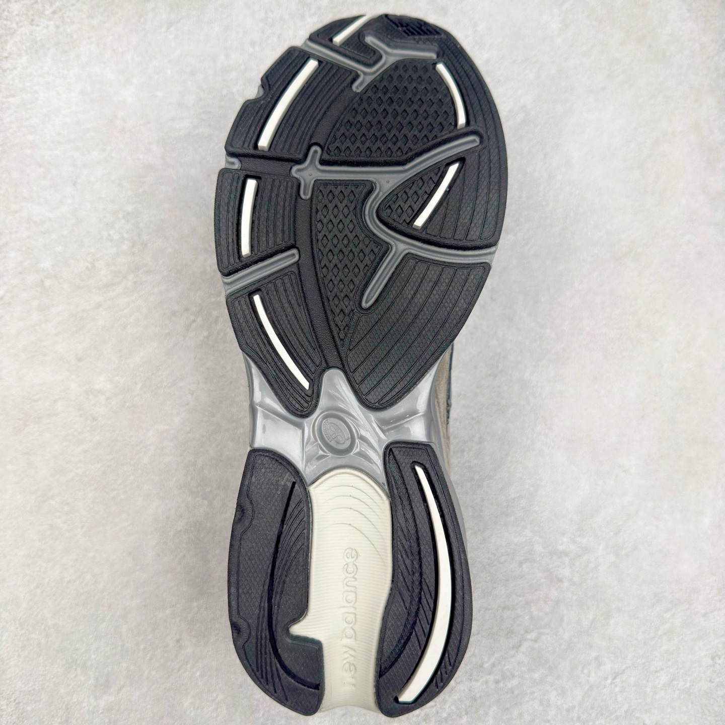 图片[9]-New Balance NB2010系列新百伦经典复古休闲运动板鞋 以ENCAP中底配以升级版 N-ERGY缓震物料 鞋面则采用特色的柔软麂皮搭以NewBalance经典的尼龙网布 低调中还原跑鞋本真 更年轻化的设计理念与材质 让新世代青年得以用全新视角体验经典鞋款的传奇魅力 货号：U2010NB13731 尺码：36 37 37.5 38 38.5 39.5 40 40.5 41.5 42 42.5 43 44 45 46-选品中心