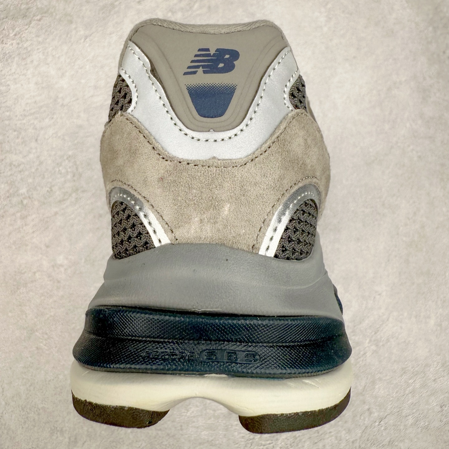 图片[8]-New Balance NB2010系列新百伦经典复古休闲运动板鞋 以ENCAP中底配以升级版 N-ERGY缓震物料 鞋面则采用特色的柔软麂皮搭以NewBalance经典的尼龙网布 低调中还原跑鞋本真 更年轻化的设计理念与材质 让新世代青年得以用全新视角体验经典鞋款的传奇魅力 货号：U2010NB13731 尺码：36 37 37.5 38 38.5 39.5 40 40.5 41.5 42 42.5 43 44 45 46-选品中心