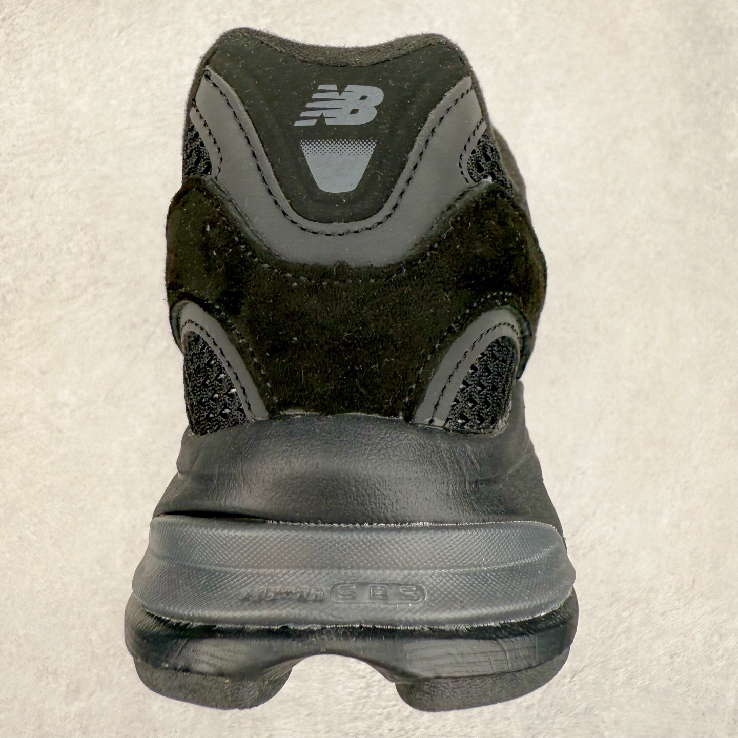 图片[8]-New Balance NB2010系列新百伦经典复古休闲运动板鞋 以ENCAP中底配以升级版 N-ERGY缓震物料 鞋面则采用特色的柔软麂皮搭以NewBalance经典的尼龙网布 低调中还原跑鞋本真 更年轻化的设计理念与材质 让新世代青年得以用全新视角体验经典鞋款的传奇魅力 货号：U2010NB13731 尺码：36 37 37.5 38 38.5 39.5 40 40.5 41.5 42 42.5 43 44 45 46-选品中心