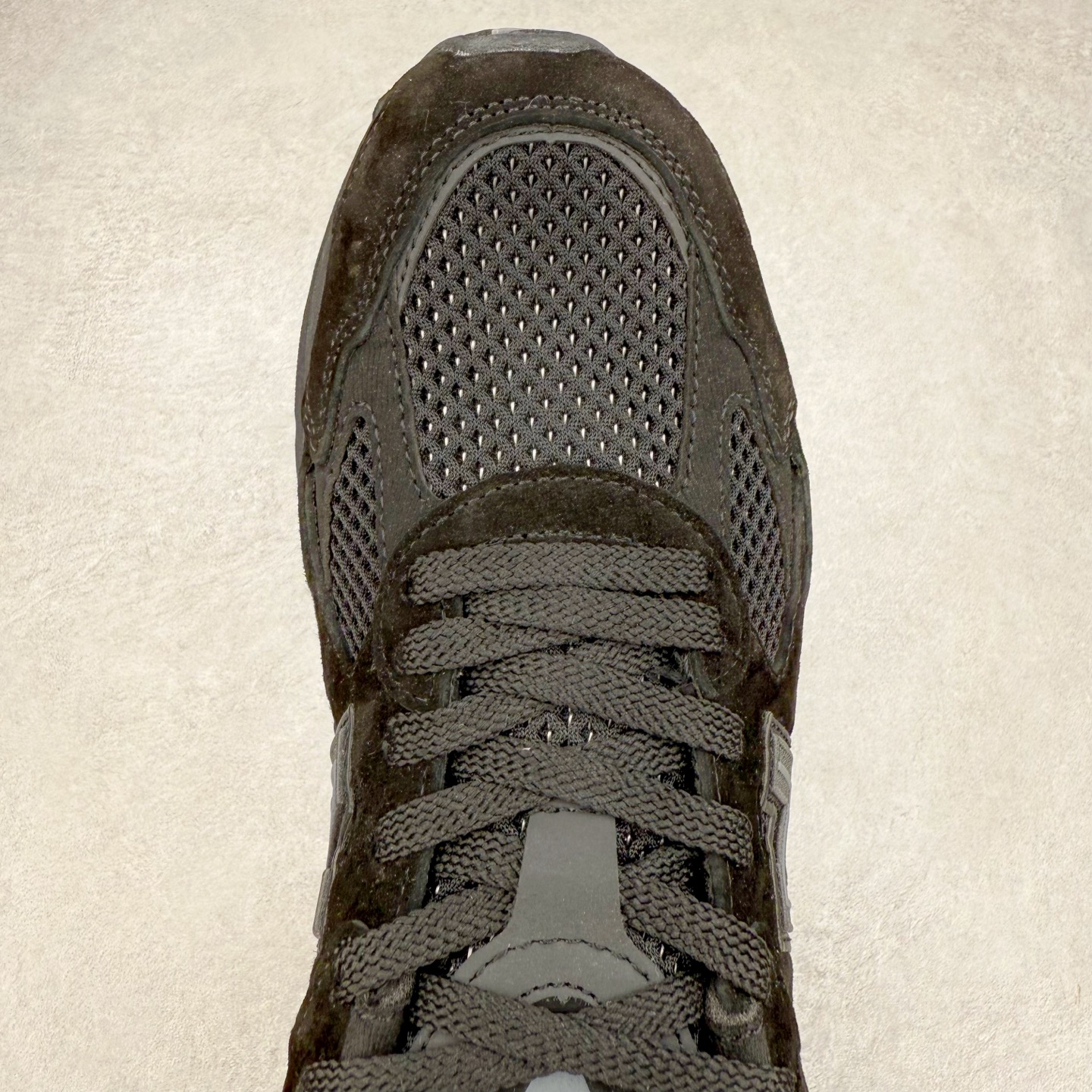 图片[4]-New Balance NB2010系列新百伦经典复古休闲运动板鞋 以ENCAP中底配以升级版 N-ERGY缓震物料 鞋面则采用特色的柔软麂皮搭以NewBalance经典的尼龙网布 低调中还原跑鞋本真 更年轻化的设计理念与材质 让新世代青年得以用全新视角体验经典鞋款的传奇魅力 货号：U2010NB13731 尺码：36 37 37.5 38 38.5 39.5 40 40.5 41.5 42 42.5 43 44 45 46-选品中心