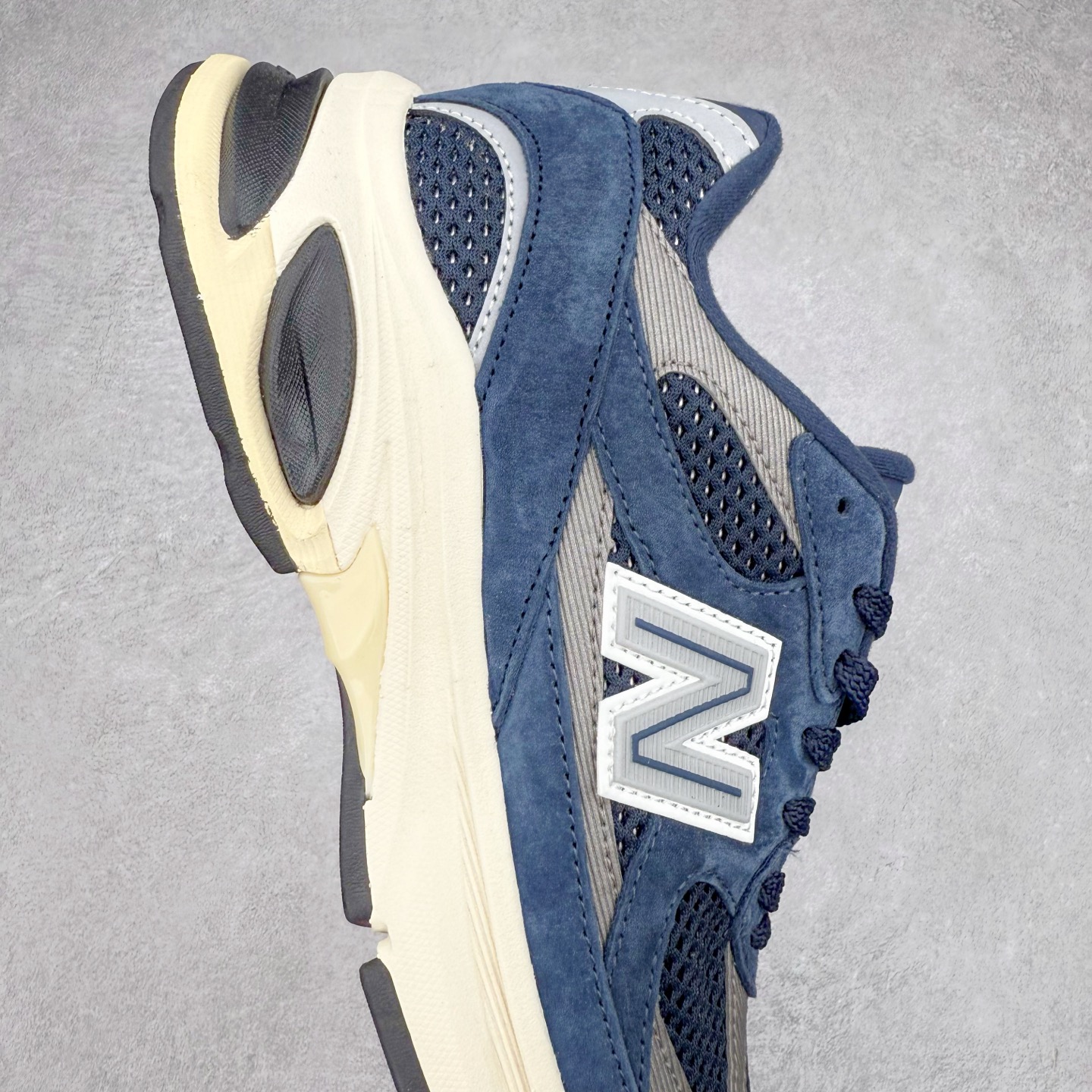 图片[6]-New Balance NB2010系列新百伦经典复古休闲运动板鞋 以ENCAP中底配以升级版 N-ERGY缓震物料 鞋面则采用特色的柔软麂皮搭以NewBalance经典的尼龙网布 低调中还原跑鞋本真 更年轻化的设计理念与材质 让新世代青年得以用全新视角体验经典鞋款的传奇魅力 货号：U2010NB13731 尺码：36 37 37.5 38 38.5 39.5 40 40.5 41.5 42 42.5 43 44 45 46-选品中心