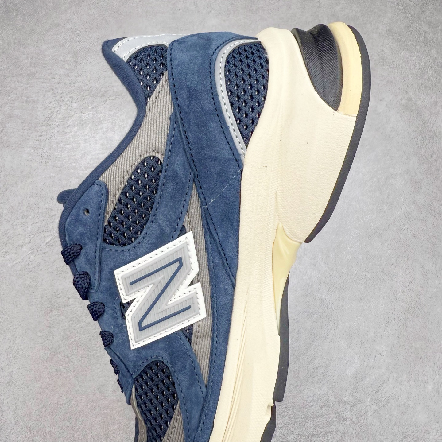 图片[7]-New Balance NB2010系列新百伦经典复古休闲运动板鞋 以ENCAP中底配以升级版 N-ERGY缓震物料 鞋面则采用特色的柔软麂皮搭以NewBalance经典的尼龙网布 低调中还原跑鞋本真 更年轻化的设计理念与材质 让新世代青年得以用全新视角体验经典鞋款的传奇魅力 货号：U2010NB13731 尺码：36 37 37.5 38 38.5 39.5 40 40.5 41.5 42 42.5 43 44 45 46-选品中心