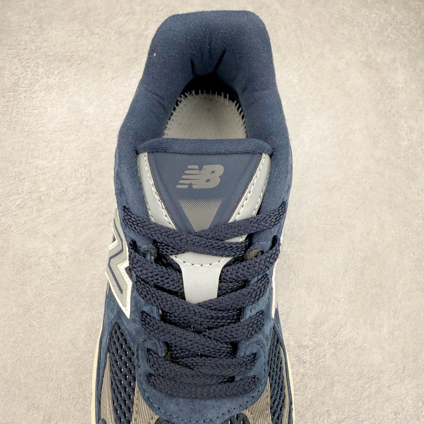 图片[5]-New Balance NB2010系列新百伦经典复古休闲运动板鞋 以ENCAP中底配以升级版 N-ERGY缓震物料 鞋面则采用特色的柔软麂皮搭以NewBalance经典的尼龙网布 低调中还原跑鞋本真 更年轻化的设计理念与材质 让新世代青年得以用全新视角体验经典鞋款的传奇魅力 货号：U2010NB13731 尺码：36 37 37.5 38 38.5 39.5 40 40.5 41.5 42 42.5 43 44 45 46-选品中心