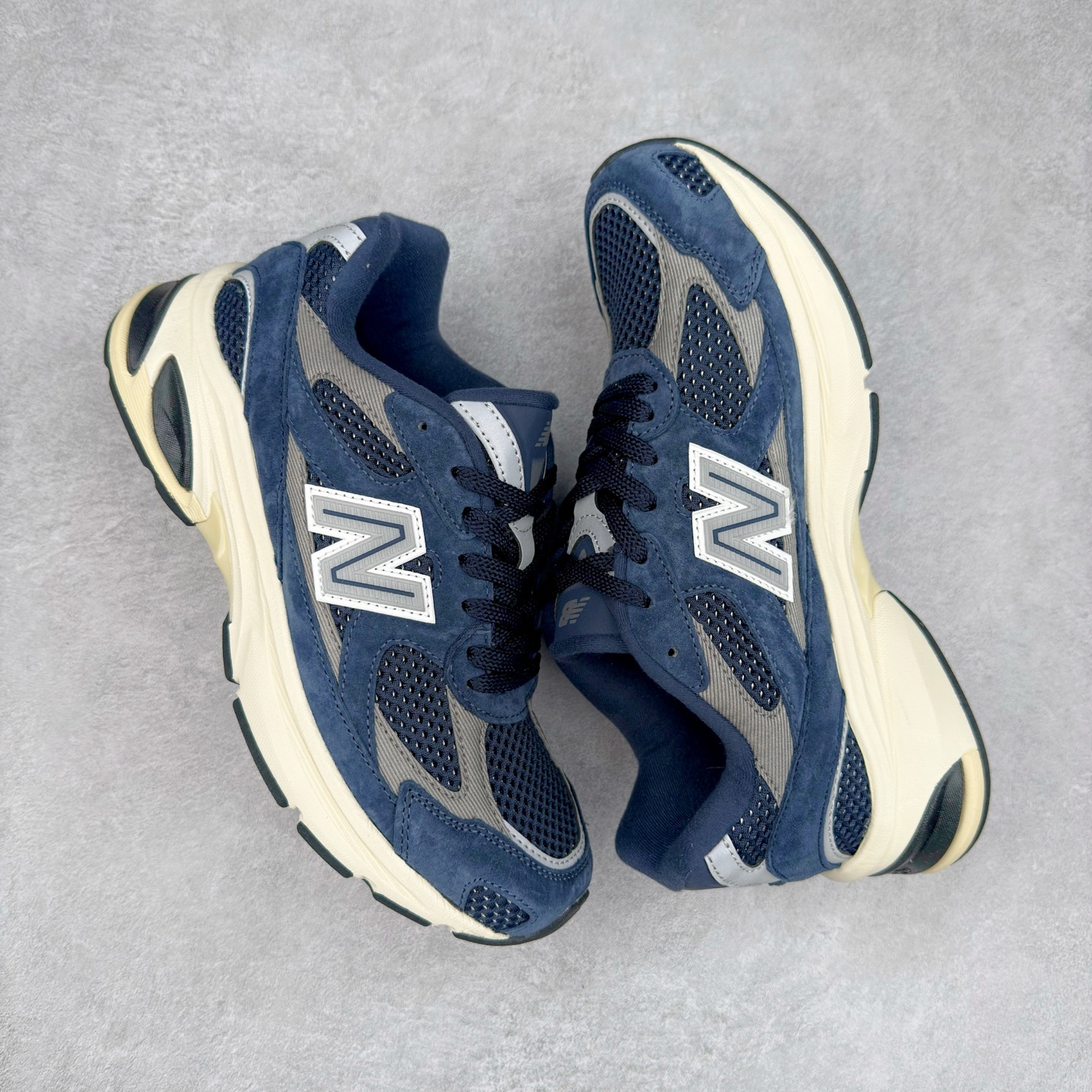 图片[3]-New Balance NB2010系列新百伦经典复古休闲运动板鞋 以ENCAP中底配以升级版 N-ERGY缓震物料 鞋面则采用特色的柔软麂皮搭以NewBalance经典的尼龙网布 低调中还原跑鞋本真 更年轻化的设计理念与材质 让新世代青年得以用全新视角体验经典鞋款的传奇魅力 货号：U2010NB13731 尺码：36 37 37.5 38 38.5 39.5 40 40.5 41.5 42 42.5 43 44 45 46-选品中心