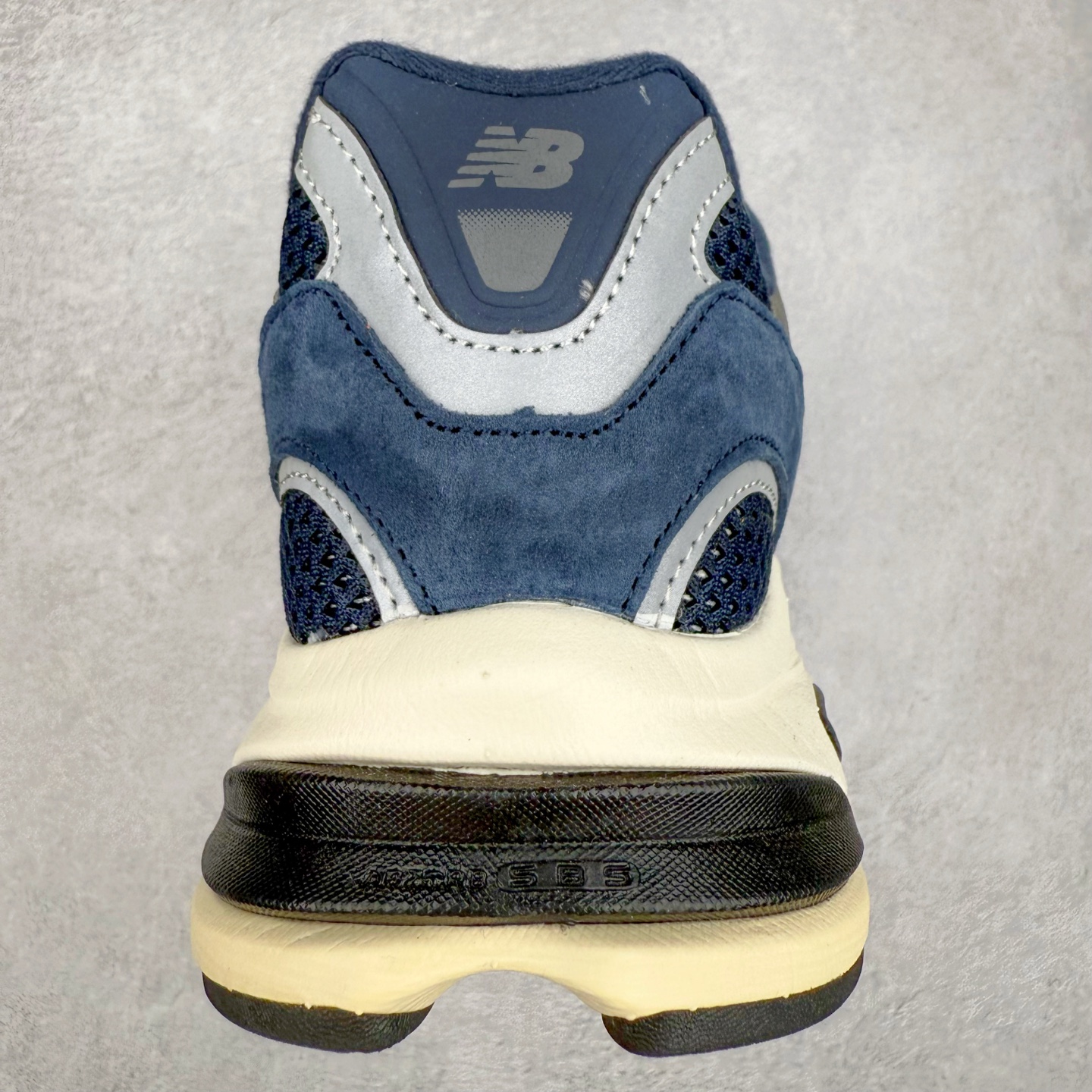 图片[8]-New Balance NB2010系列新百伦经典复古休闲运动板鞋 以ENCAP中底配以升级版 N-ERGY缓震物料 鞋面则采用特色的柔软麂皮搭以NewBalance经典的尼龙网布 低调中还原跑鞋本真 更年轻化的设计理念与材质 让新世代青年得以用全新视角体验经典鞋款的传奇魅力 货号：U2010NB13731 尺码：36 37 37.5 38 38.5 39.5 40 40.5 41.5 42 42.5 43 44 45 46-选品中心