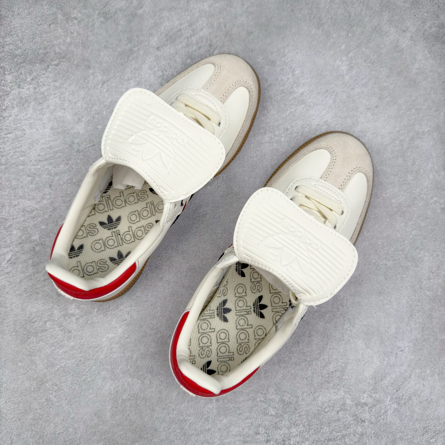 图片[3]-AD Original Samba OG 复古经典轻便板鞋 JQ5124 这款桑巴鞋展示了高质量的工艺 带有装饰的超锁缝制和无缝的手感 柔软、柔软的皮革造型和标志性的3条纹完成了精致的外观 正规合身鞋带 鞋面上有绒面鞋垫 橡胶鞋底 享受正畸套筒软感 自50年代首次亮相以来就一直在赢得粉丝的青睐 尺码：36 36.5 37.5 38 38.5 39 40 40.5 41 42 42.5 43 44 44.5 45-选品中心