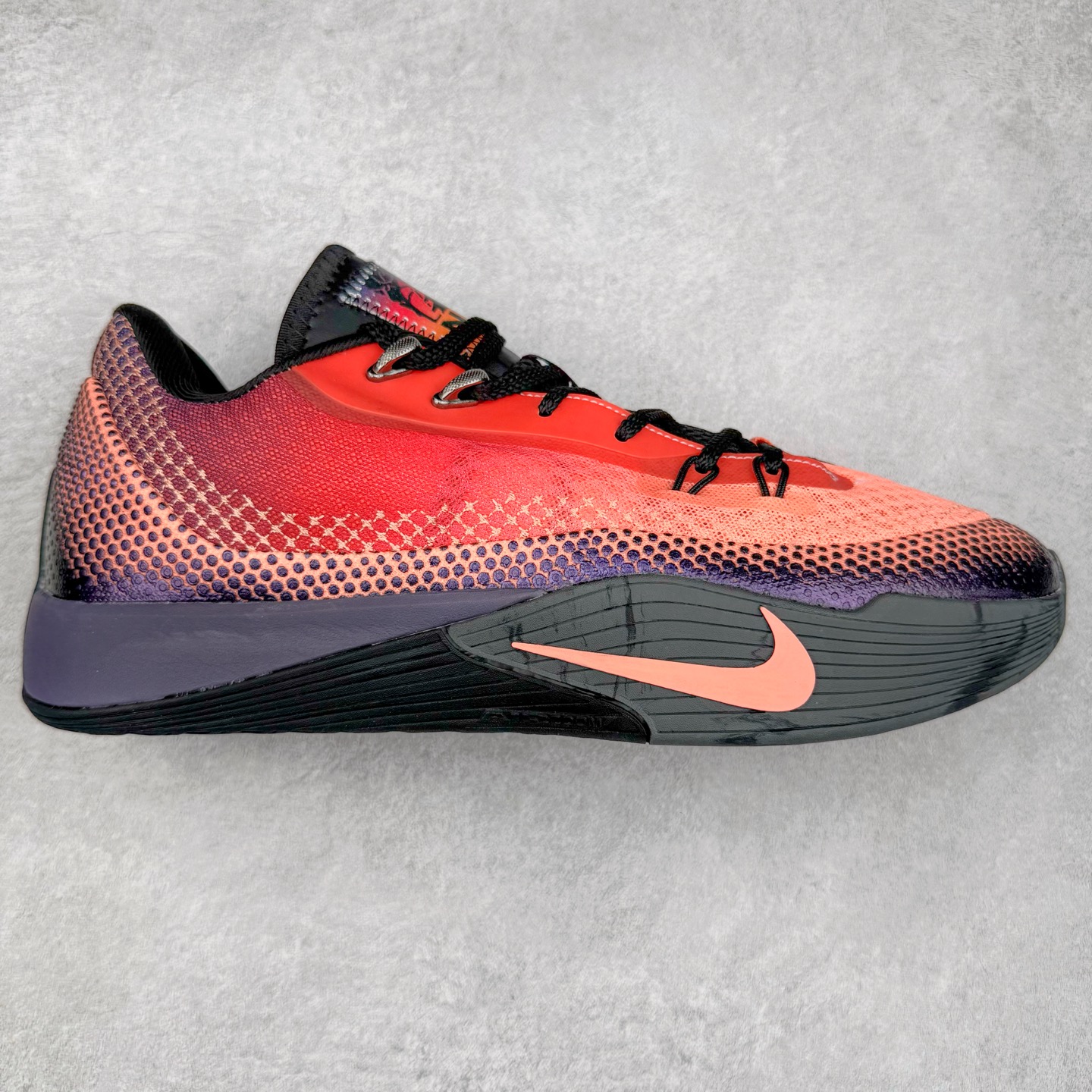 NK G.T. Cut Street EP GT4代实战篮球鞋 HF0230-200 该鞋款采用出众回弹设计 为切入、转向和移步篮筐提供出色的能量回馈 回弹性能带来弹力充沛的迈步体验 助你爆发疾速 全掌型 ZoomX 泡绵 缔造弹力出众的轻盈迈步体验 助你在比赛升温时能够急速快攻 驰骋全场 鞋面绳线与鞋带相结合 有助稳固前足 后跟搭配加垫鞋口 为脚踝营造舒适稳固感受 全掌型 ZoomX 泡绵 能够带来出众的能量回馈 前足外侧采用精巧塑料覆面 在瞬间爆发时提供稳固脚感 尺码：39 40 40.5 41 42 42.5 43 44 44.5 45 46-选品中心