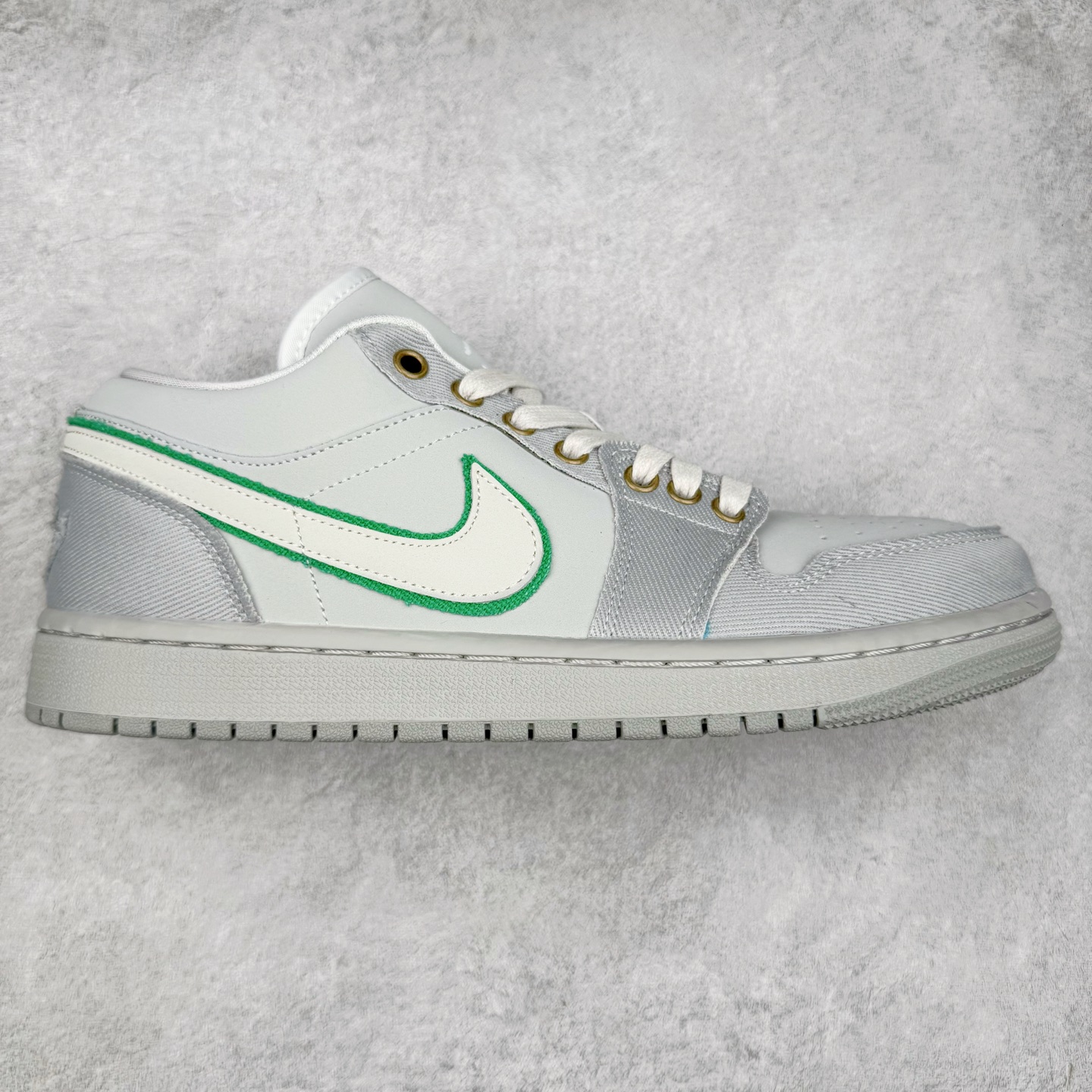 ＃K版 Air Jordan AJ1 Low 低帮 IH3369-077 全新流水线出品 DT版本唯一平替选择 市场第二梯队最强版 全部原鞋开发 原楦原纸板开发 全鞋电脑针车 原厂内置全掌气垫 原盒内在原标 唯一Zp原版鞋带绑法 免检产品 全新2022版型 全头层皮料 完美零毛边处理 原厂配置全掌气垫 价格定位良心 几十个配色陆续出货 实拍调校N版已经零色差零失真 百分百还原实物色彩所见即所得 不存在货不对板色差等低级问题 选购参考实物拍摄 不混卖不参货 只用心做好货严格选品 承诺混一赔十 尺码：36 36.5 37.5 38 38.5 39 40 40.5 41 42 42.5 43 44 44.5 45-选品中心