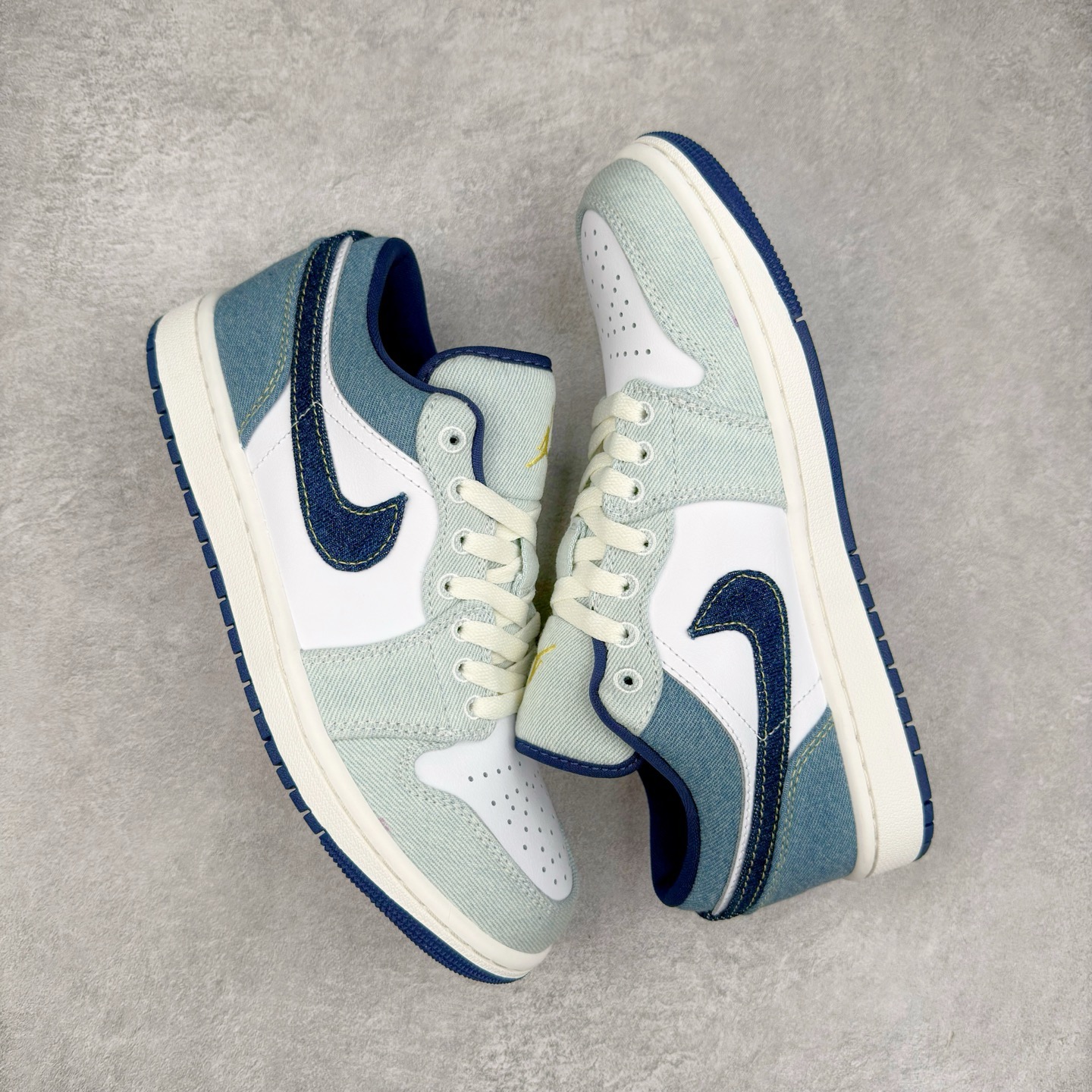 图片[9]-＃DT纯原 Air Jordan AJ1 Low 低帮 白蓝牛仔 IH0648-141 终端优势供应 市面中低帮最具代表性版本没有之一 口碑大厂出品 品控大底版型不断改良更新 全套原纸板楦头开发 确保原汁原味 完美呈现版型 完美零毛边处理 原厂内置全掌气垫 价格定位良心 平台专用代工流水线出品 一眼公司既视感 拿到手的一瞬间就与众不同 碾压市面所有版本 全部原鞋开发 每一个配色都会采购原鞋确认细节 打破市面看图做货无好货之说 尺码：35.5 36 36.5 37.5 38 38.5 39 40 40.5 41 42 42.5 43 44 44.5 45 46-选品中心