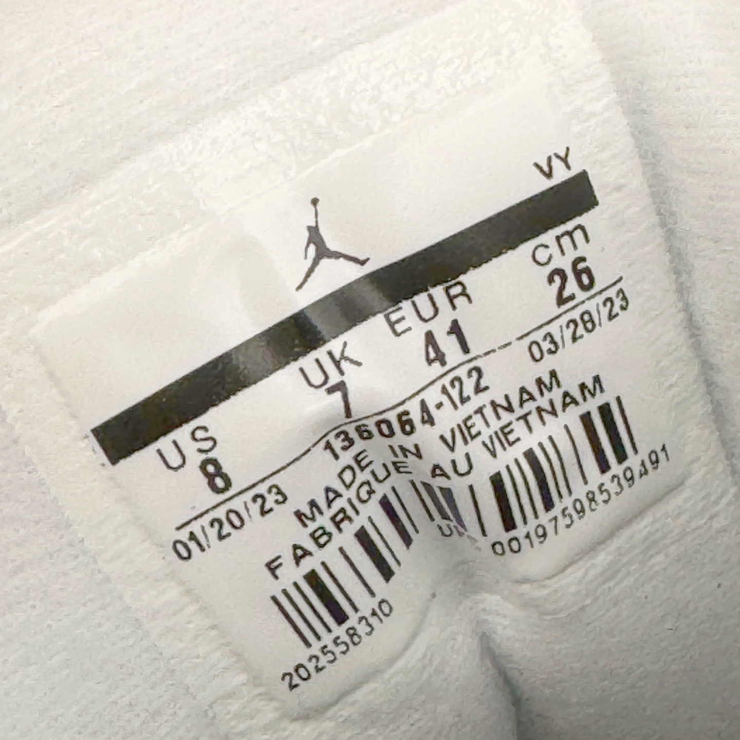 图片[12]-＃PB版 Air Jordan AJ3 Retro 摩卡 136064-122 市场中端王者 全套原纸板楦头开发 原厂大底磨具加持立体防滑纹理 原装可视Air Sole气垫 原汁原味最完美的三代版型 唯一正确鞋头趴度弧度高度鞋身腰线 此版本只针对中端市场 皮料材质有所更替 其他数据细节工艺流程均保持一致 绝不口嗨 细节品控鞋型随意秒杀市面3XX 4XX 原厂TPU后跟饰片 正确内里反口里网布 皮料菱角分明不变形无多余毛边 正确手工大底描漆拉丝 市场唯一原厂鞋扣模具 原厂织唛标 原厂飞人电绣工艺 尾指中部跳三针 独家绑鞋带手法 印刷中底布 四线拉帮 米色美纹纸贴合固定 进口港宝加持 后跟自然饱满 全鞋荧光划线卡点 追求极致完美 每一双都是工艺品 多重QC质检 超越公司货的品控标准 实实在在的免检产品 尺码：40 40.5 41 42 42.5 43 44 44.5 45 45.5 46 47.5-选品中心