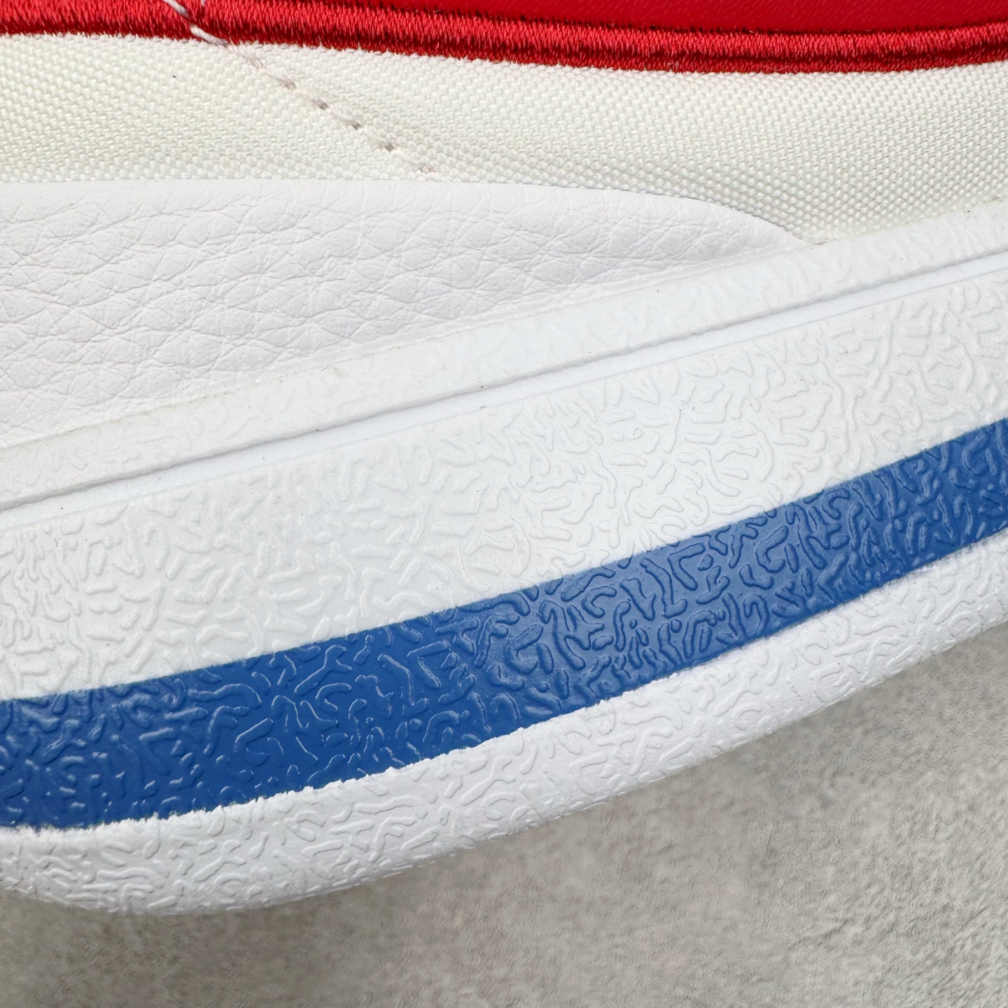 图片[17]-＃灭世/Max NK Book 1 Devin Booker 德文·布克一代男子实战篮球鞋 白蓝红 FJ4250-105 灭世纯原革新出货‼️缓震配置独家革新！实战属性直接拉满👊🏻实战 天花板上限再度提升！实战亲测-性能体验吊打国产同价位鞋款（为满足海外市场 布克一代最大尺码为47.5） ⚫️增配前掌鹅蛋ZOOM ➕抗扭片➕后掌马蹄ZOOM气垫（正品仅配置后掌zoom气垫） ⚫️采用科比4代鞋楦以及龙骨数据打造！小科4实至名归！（完美解决正品压脚趾问题） ⚫️鞋身➕鞋头增配高频补强层，提升鞋头以及脚踝支撑性 ⚫️鞋垫采用科比4代元年高弹缓震垫材质-磨合一场直接贴合脚型☑️ ⚫️外底加厚2mm，wow10止滑配方，无需磨合，抓地性能原地起飞 最强布克一代有且只在灭世纯原（支持市场任意货品正面PK） 真材实料，肉眼可见！革新升级绝非空穴来风！灭世纯原内外兼修，用态度诠释实战新篇章👊🏻 Book 1 尺码 39-47.5-选品中心