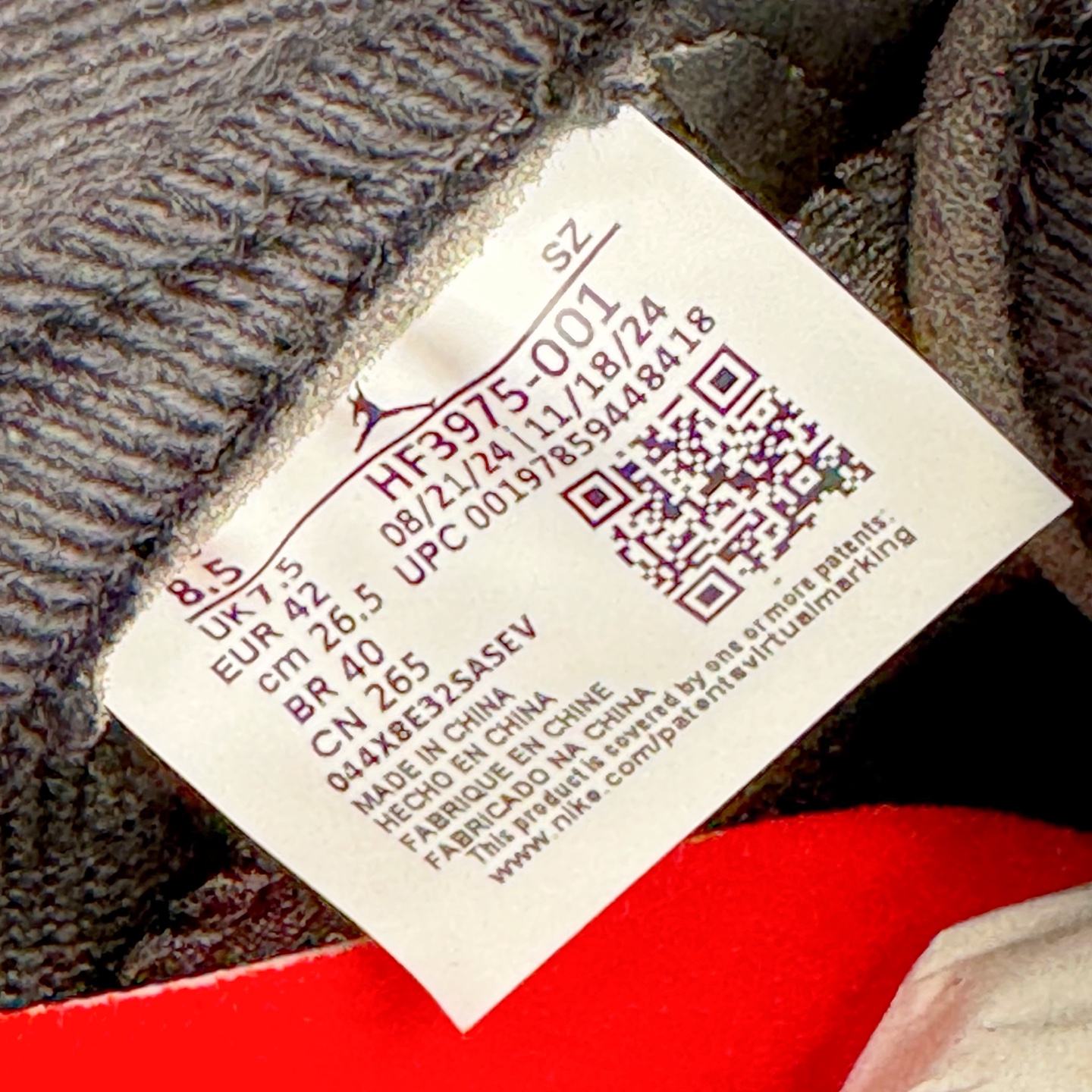 图片[11]-＃K版 Air Jordan AJ5 “Black Metallic Reimagined” 黑银 HF3975-001 原厂全套原楦原纸板磨具开发 原厂皮料加持 原厂港宝加持定型后跟R度完美 同源原厂电绣 飞人针数密度立体效果一致 原厂拉帮手法 原厂配置纸衬高频鞋盒 原厂指令配双鞋带 原厂TPU网格鞋带扣 超高鞋面清洁度 最高QC检验标准 控制溢胶瑕疵 到手可放心比对发售原鞋 上脚百分百充正驾驭 尺码：40 40.5 41 42 42.5 43 44 44.5 45 46 47.5 48.5-选品中心