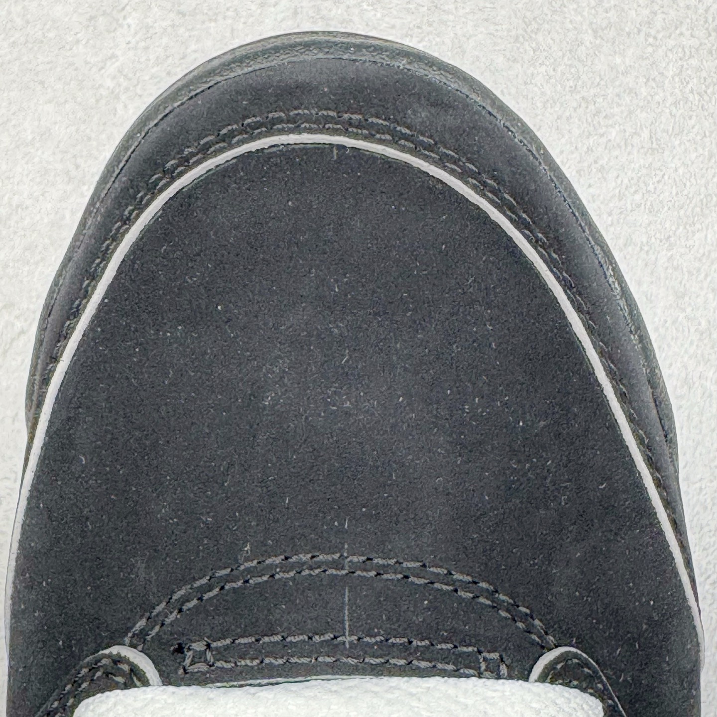 图片[15]-＃K版 Air Jordan AJ5 “Black Metallic Reimagined” 黑银 HF3975-001 原厂全套原楦原纸板磨具开发 原厂皮料加持 原厂港宝加持定型后跟R度完美 同源原厂电绣 飞人针数密度立体效果一致 原厂拉帮手法 原厂配置纸衬高频鞋盒 原厂指令配双鞋带 原厂TPU网格鞋带扣 超高鞋面清洁度 最高QC检验标准 控制溢胶瑕疵 到手可放心比对发售原鞋 上脚百分百充正驾驭 尺码：40 40.5 41 42 42.5 43 44 44.5 45 46 47.5 48.5-选品中心