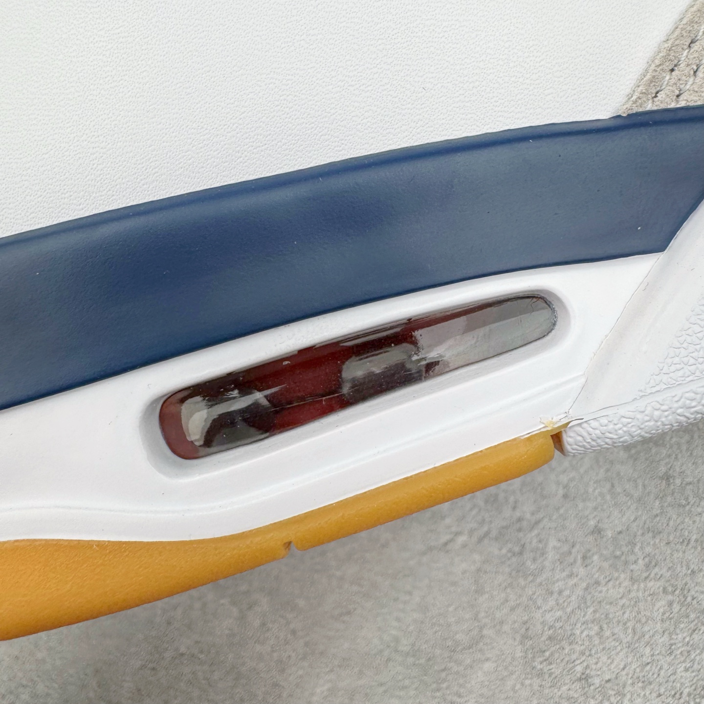 图片[19]-＃PB版 NK SB x Air Jordan AJ4 联名海军蓝 白蓝 DR5415-100 耗时半年巨作 40余配色陆续出货 全套原纸板楦头开发 调试30余版 确保原汁原味完美呈现四代版型 一比一鞋头弧度高度趴度鞋身弧度 此版本只针对中端市场 皮料材质有所更替 其他数据细节工艺流程均保持公司一致 细节品控鞋型随意秒杀市面3XX 4XX 原厂TPU网格鞋带扣 正确内里网布 菱角分明不变形无多余毛边 柔软性质感一致于原鞋 原厂织唛标 原厂飞人电绣工艺 独家绑鞋带手法 印刷中底布 四线拉帮 米色美纹纸贴合固定 进口港宝加持 后跟自然饱满 全鞋荧光划线卡点 追求极致完美 每一双都是工艺品 多重QC质检 超越公司货的品控标准 实实在在的免检产品 尺码：40 40.5 41 42 42.5 43 44 44.5 45 46 47.5-选品中心