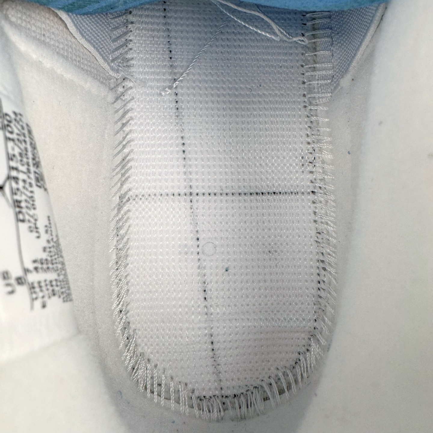 图片[11]-＃PB版 NK SB x Air Jordan AJ4 联名海军蓝 白蓝 DR5415-100 耗时半年巨作 40余配色陆续出货 全套原纸板楦头开发 调试30余版 确保原汁原味完美呈现四代版型 一比一鞋头弧度高度趴度鞋身弧度 此版本只针对中端市场 皮料材质有所更替 其他数据细节工艺流程均保持公司一致 细节品控鞋型随意秒杀市面3XX 4XX 原厂TPU网格鞋带扣 正确内里网布 菱角分明不变形无多余毛边 柔软性质感一致于原鞋 原厂织唛标 原厂飞人电绣工艺 独家绑鞋带手法 印刷中底布 四线拉帮 米色美纹纸贴合固定 进口港宝加持 后跟自然饱满 全鞋荧光划线卡点 追求极致完美 每一双都是工艺品 多重QC质检 超越公司货的品控标准 实实在在的免检产品 尺码：40 40.5 41 42 42.5 43 44 44.5 45 46 47.5-选品中心