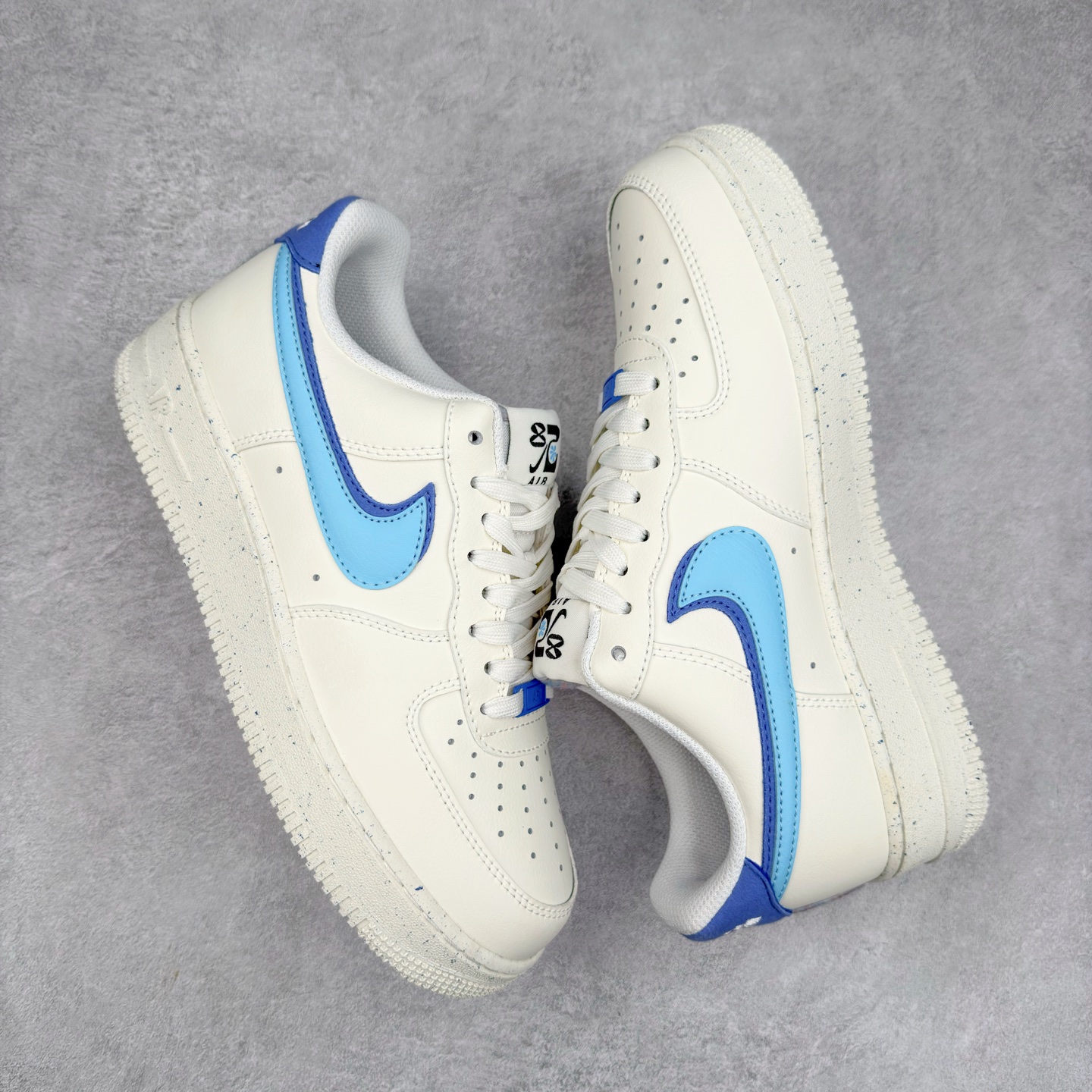 图片[3]-＃XT纯原 NK Air Force 1´07 Low 空军一号低帮百搭休闲运动板鞋 DQ0359-100 顶级批次 2022全新楦头鞋型 鱼鳞大底 历时开发三个月 清洁度完美 二维码鞋标 内置芯片及solo气垫 大底高度及其弧度依照正品 钢印 logo刺绣 鞋口弧度 鞋头长度 鞋面冲孔 鞋垫背胶及钢印 完美鞋型对比正品 每一处都是细节满满 柔软、弹性十足的缓震性能和出色的中底设计 横跨复古与现代的外型结合 造就出风靡全球 三十多年的Force 1 直到今天还深受青睐 实拍调校N版已经零色差零失真 百分百还原实物色彩所见即所得 不存在货不对板色差等低级问题 选购参考实物拍摄 不混卖不参货 只用心做好货严格选品 承诺混一赔十 尺码：36 36.5 37.5 38 38.5 39 40 40.5 41 42 42.5 43 44 44.5 45-选品中心